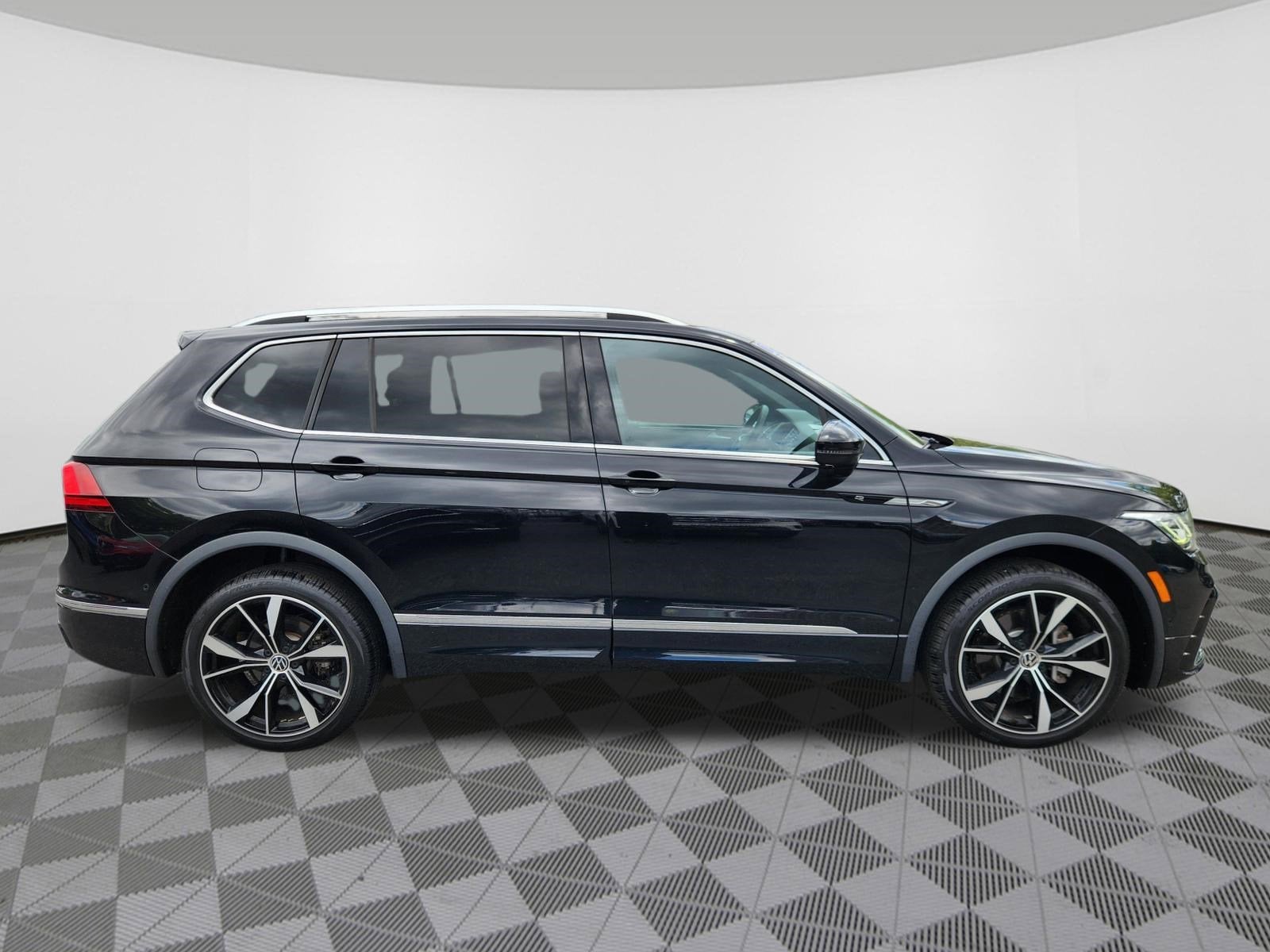 2023 Volkswagen Tiguan SEL R-Line
