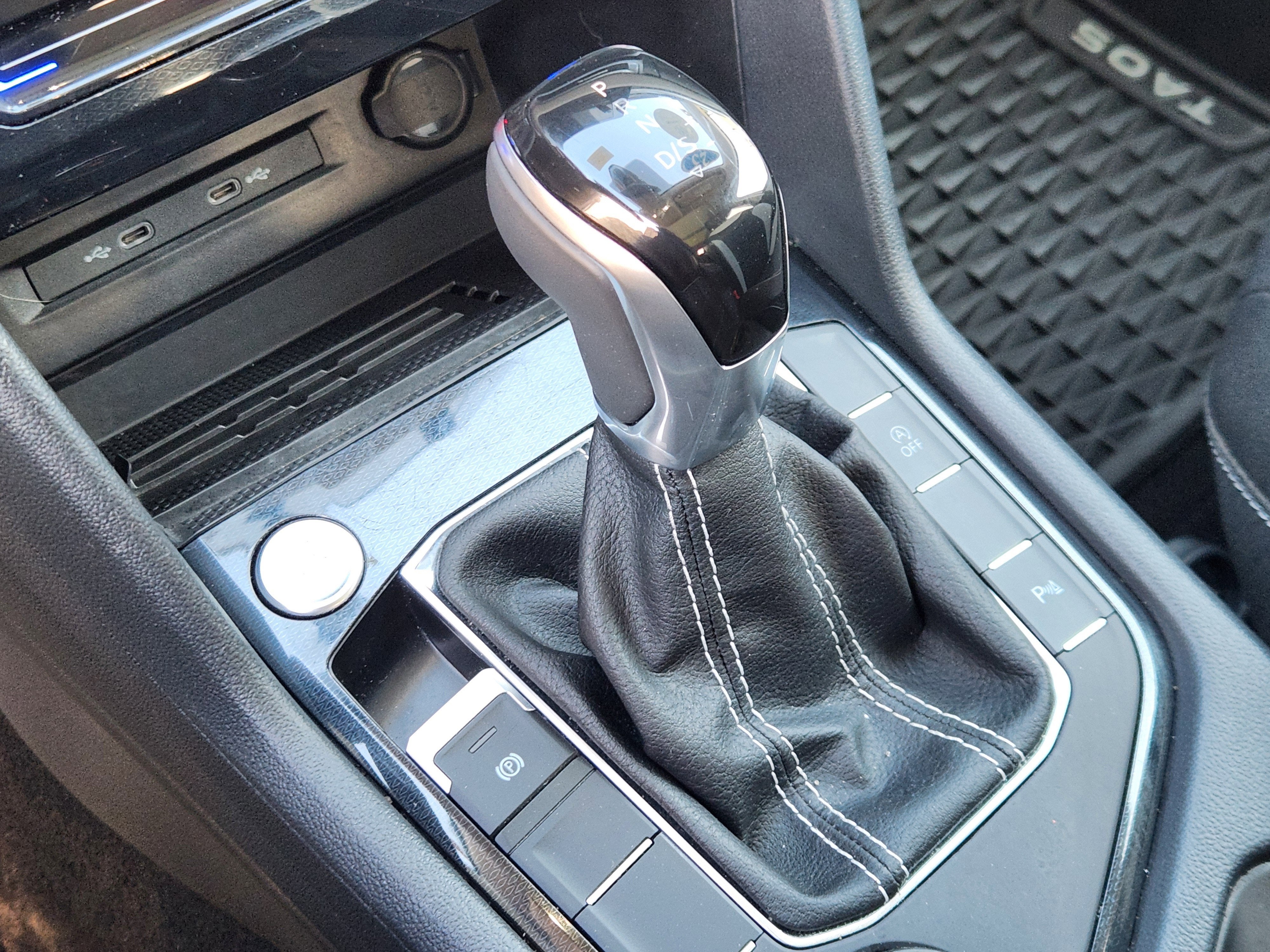 2025 Volkswagen Taos SEL