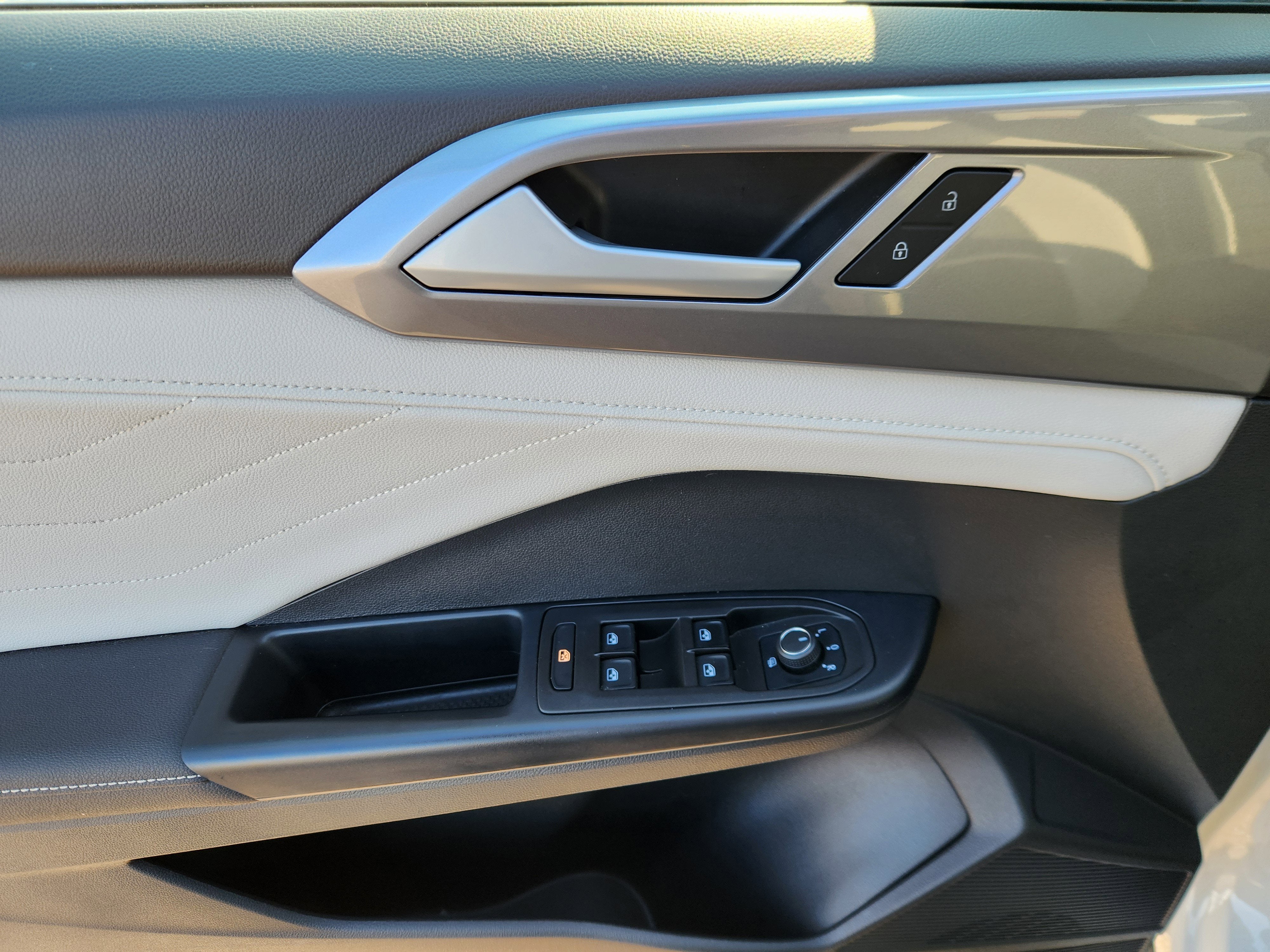 2025 Volkswagen Taos SEL