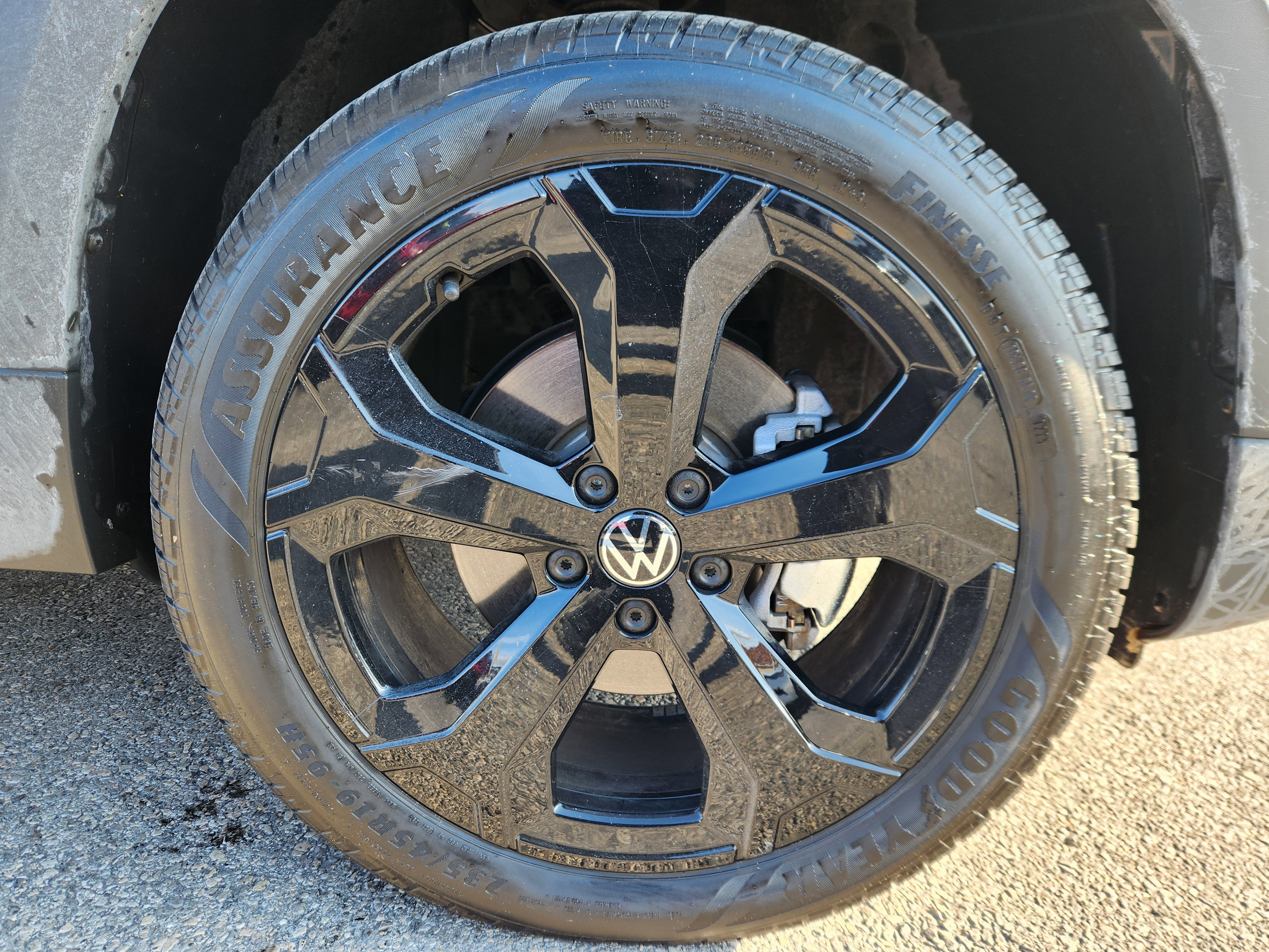 2025 Volkswagen Taos SEL