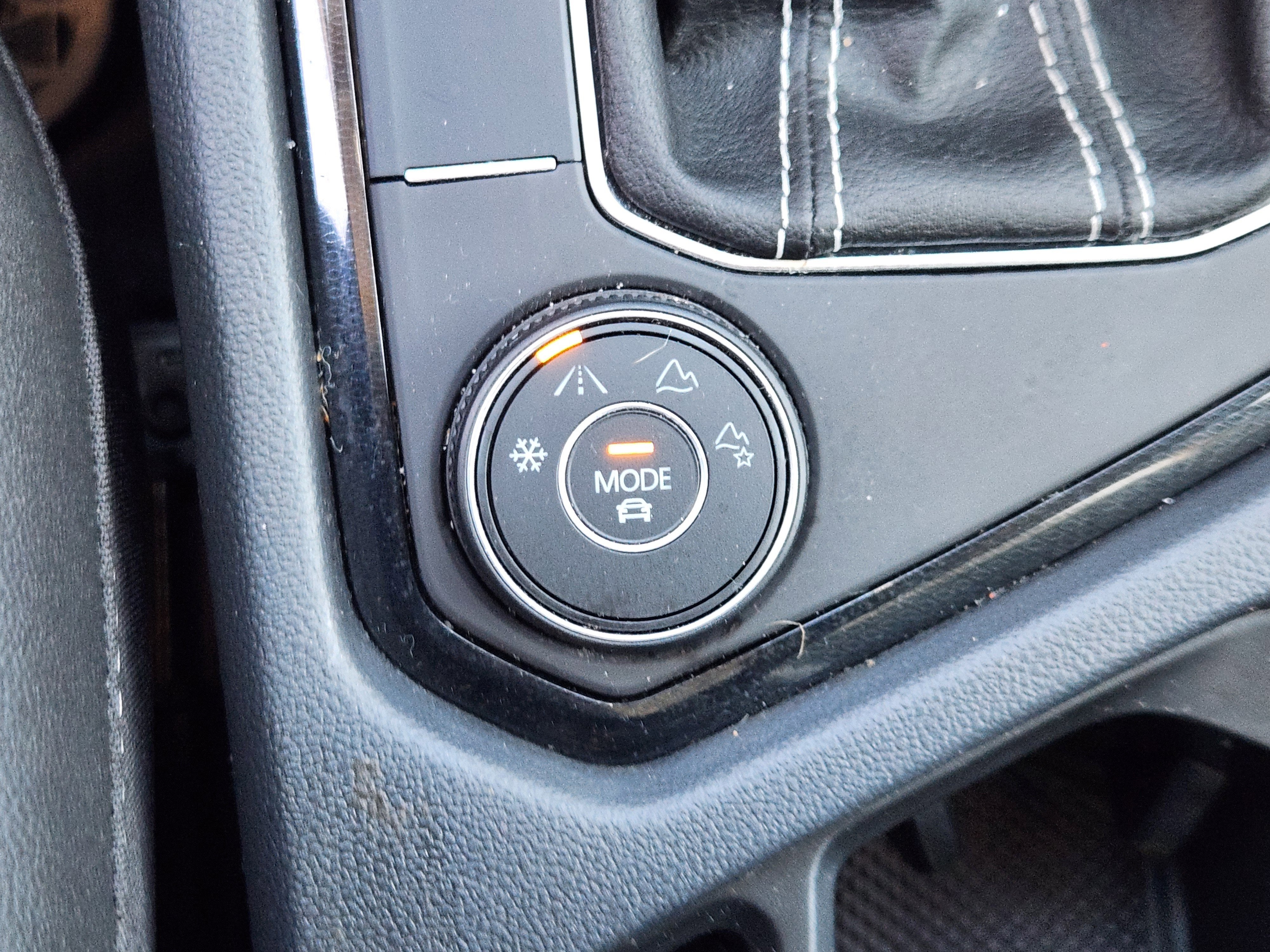 2025 Volkswagen Taos SEL