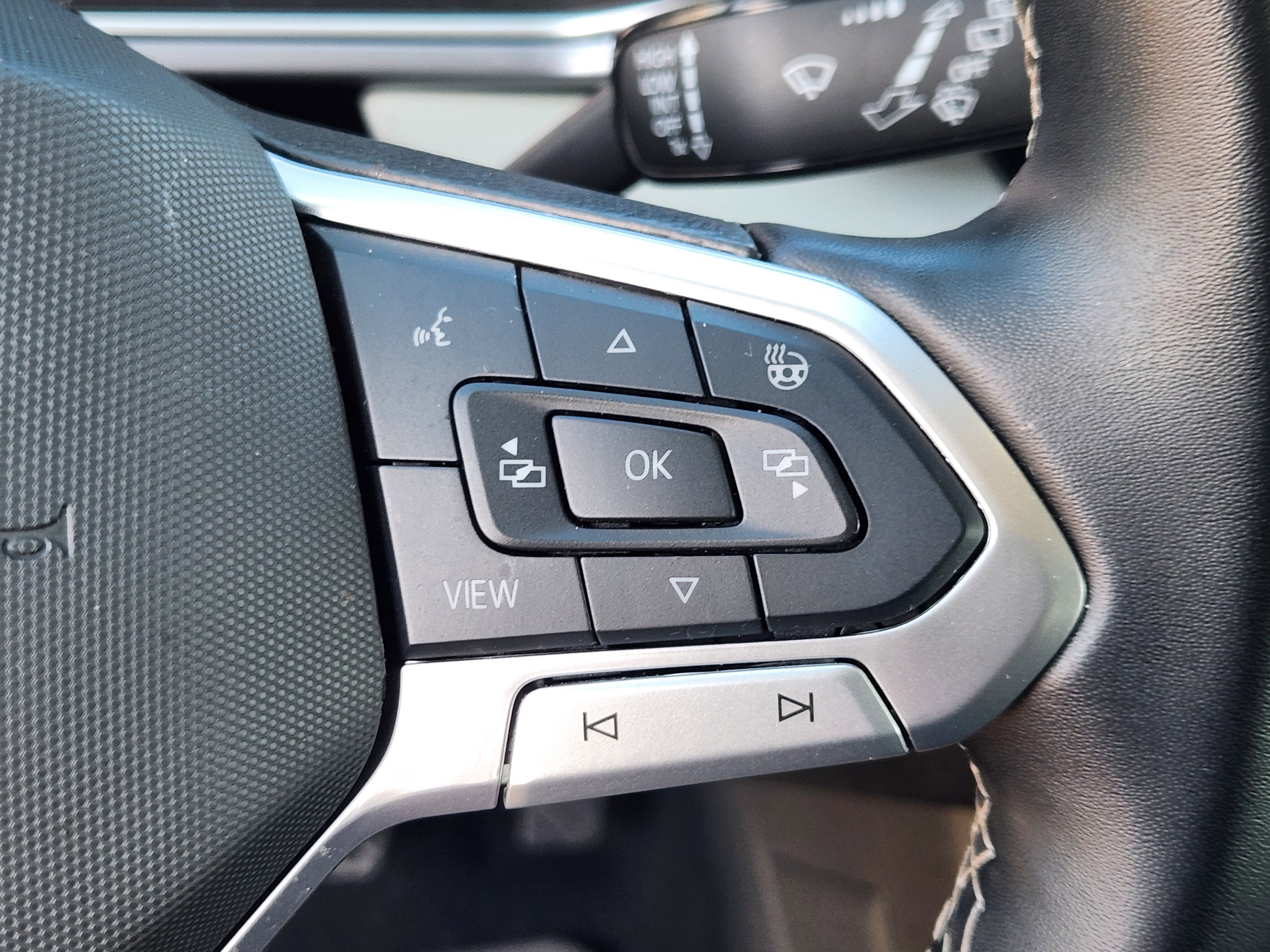 2025 Volkswagen Taos SEL