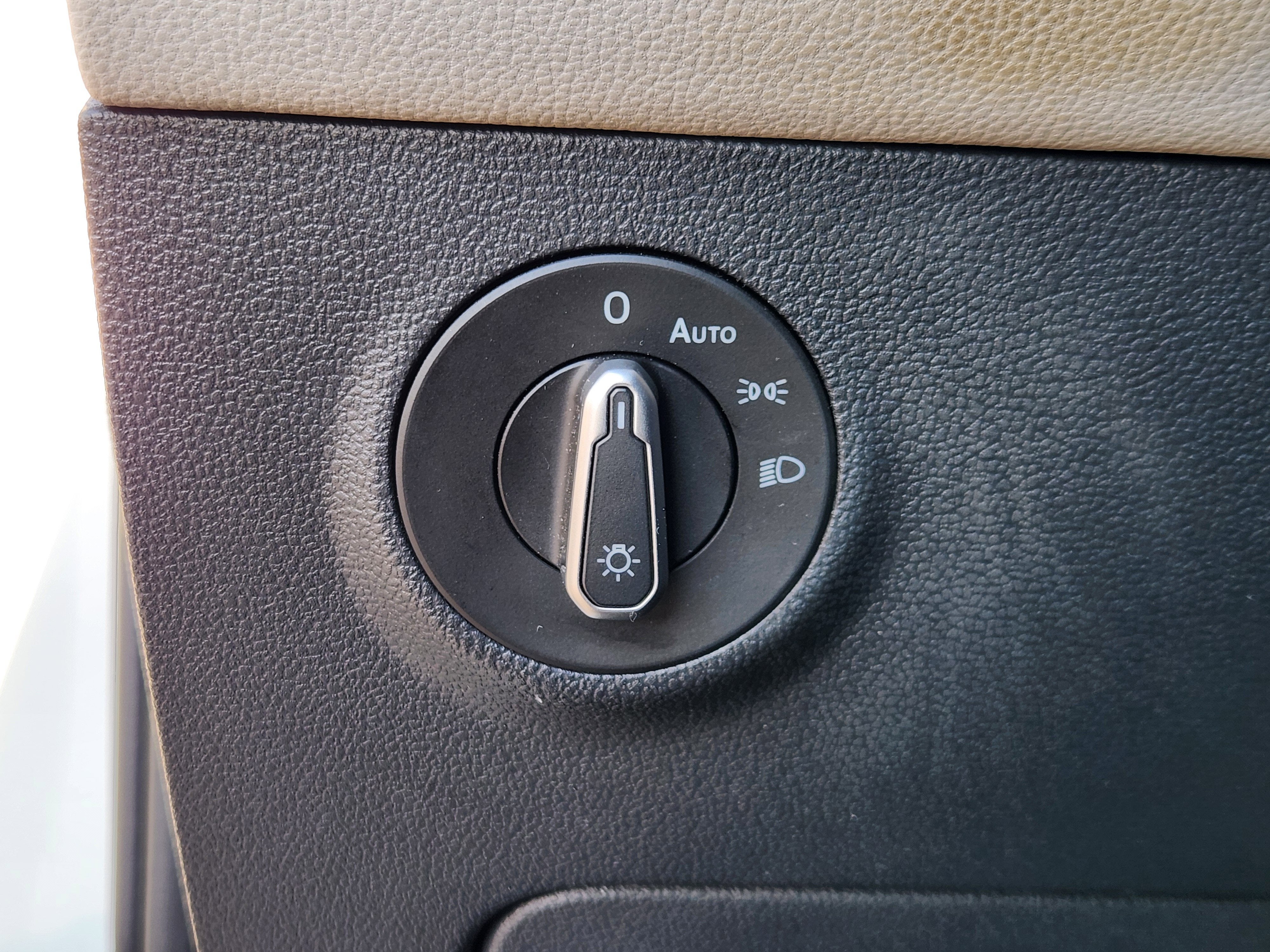 2025 Volkswagen Taos SEL