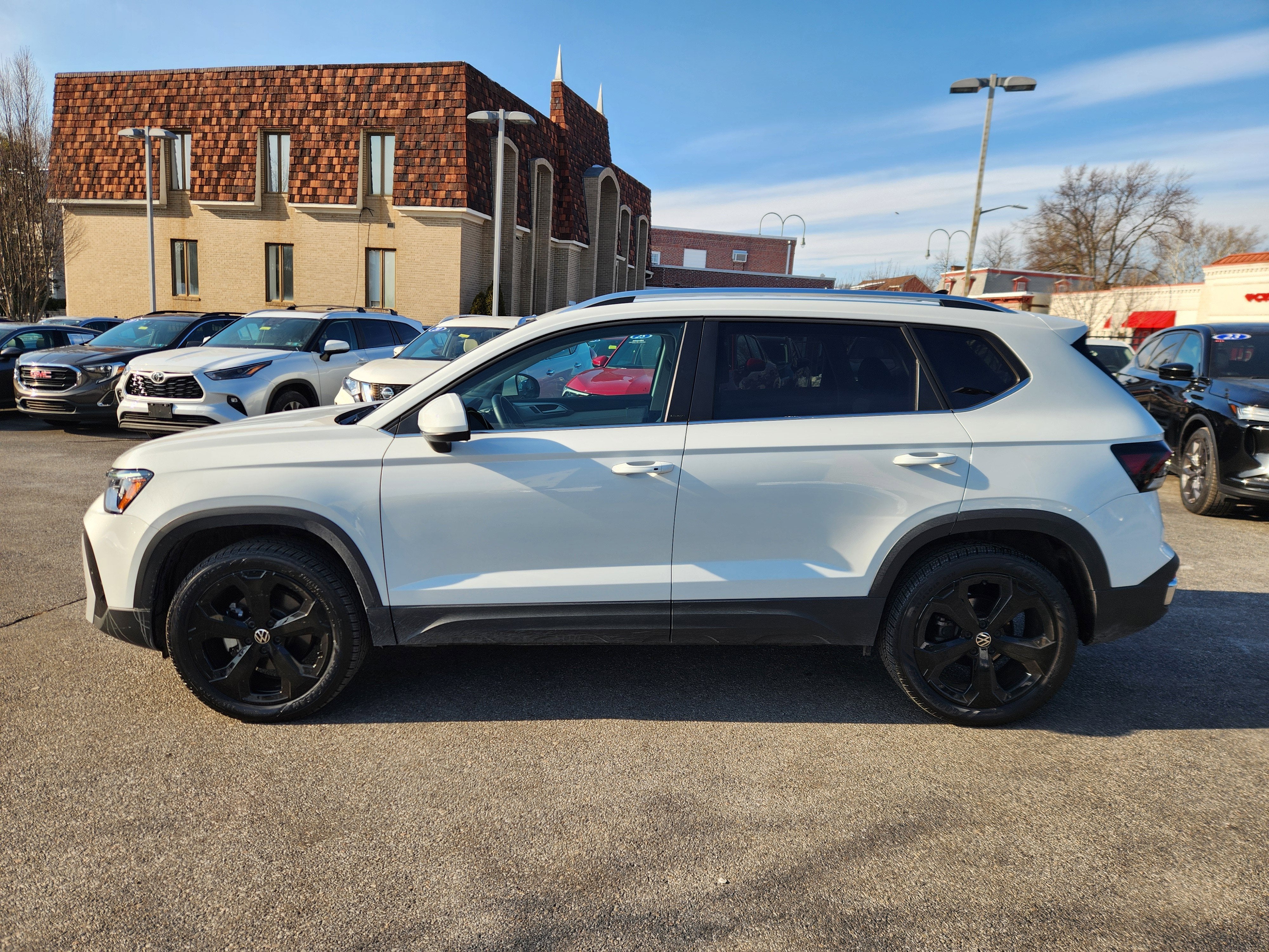 2025 Volkswagen Taos SEL