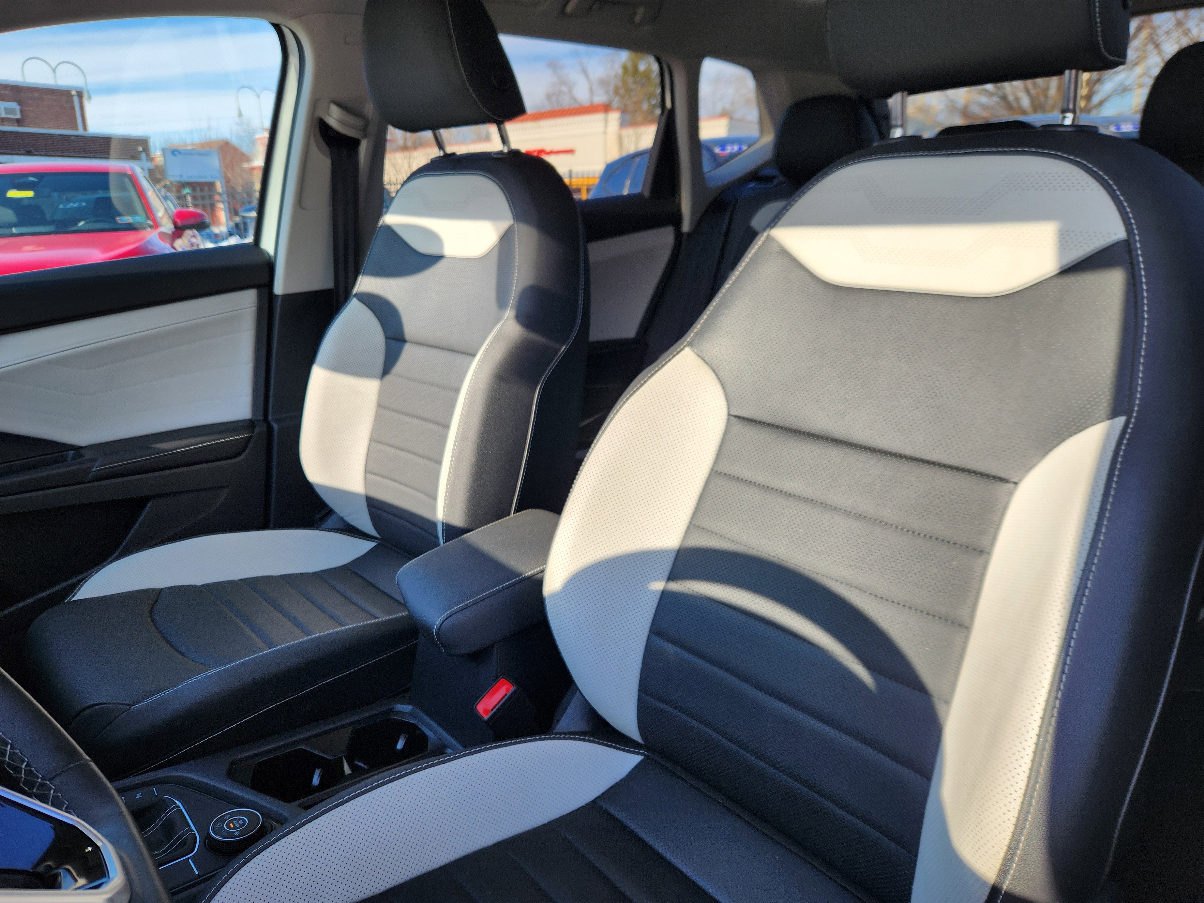 2025 Volkswagen Taos SEL