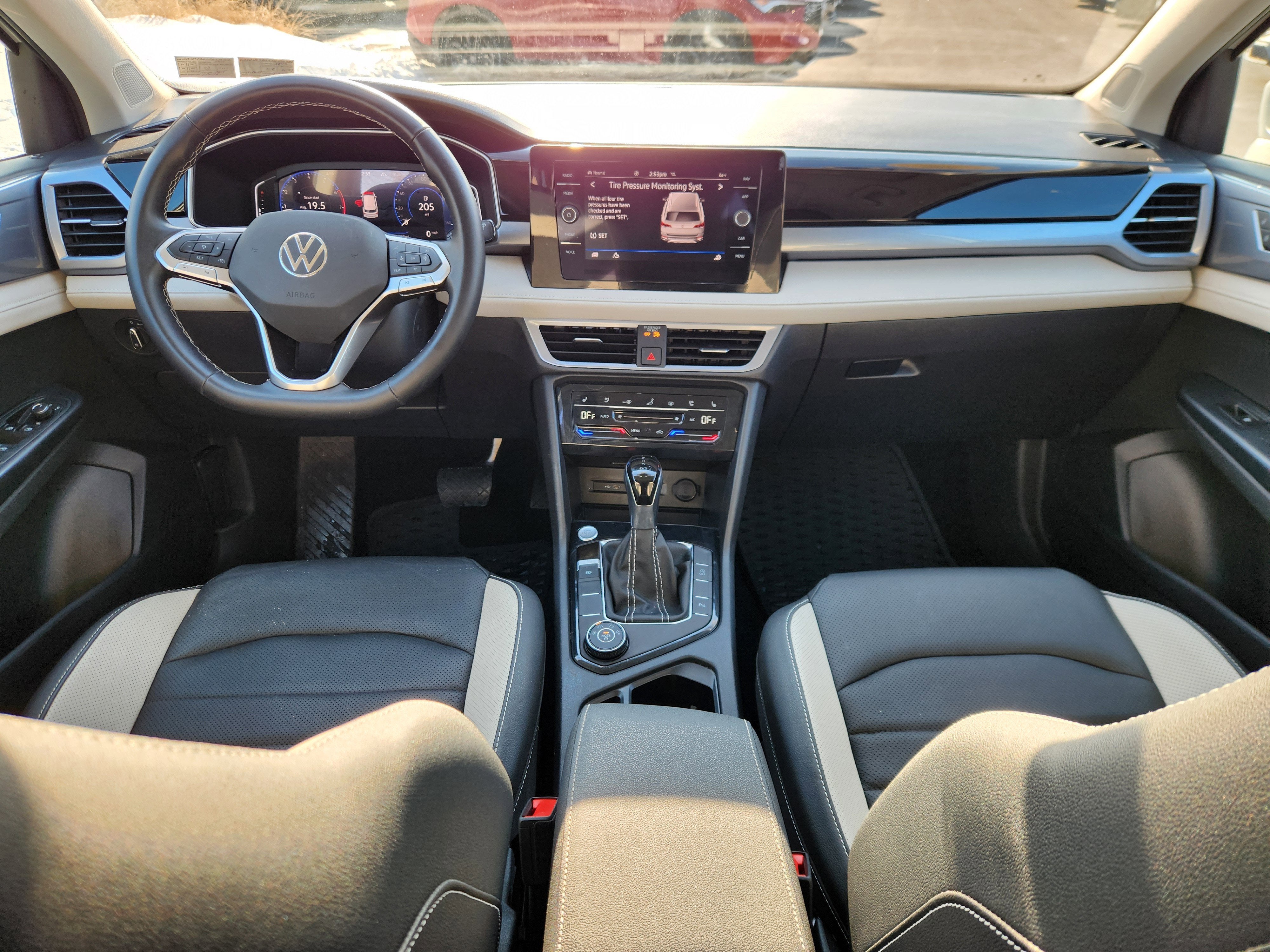 2025 Volkswagen Taos SEL