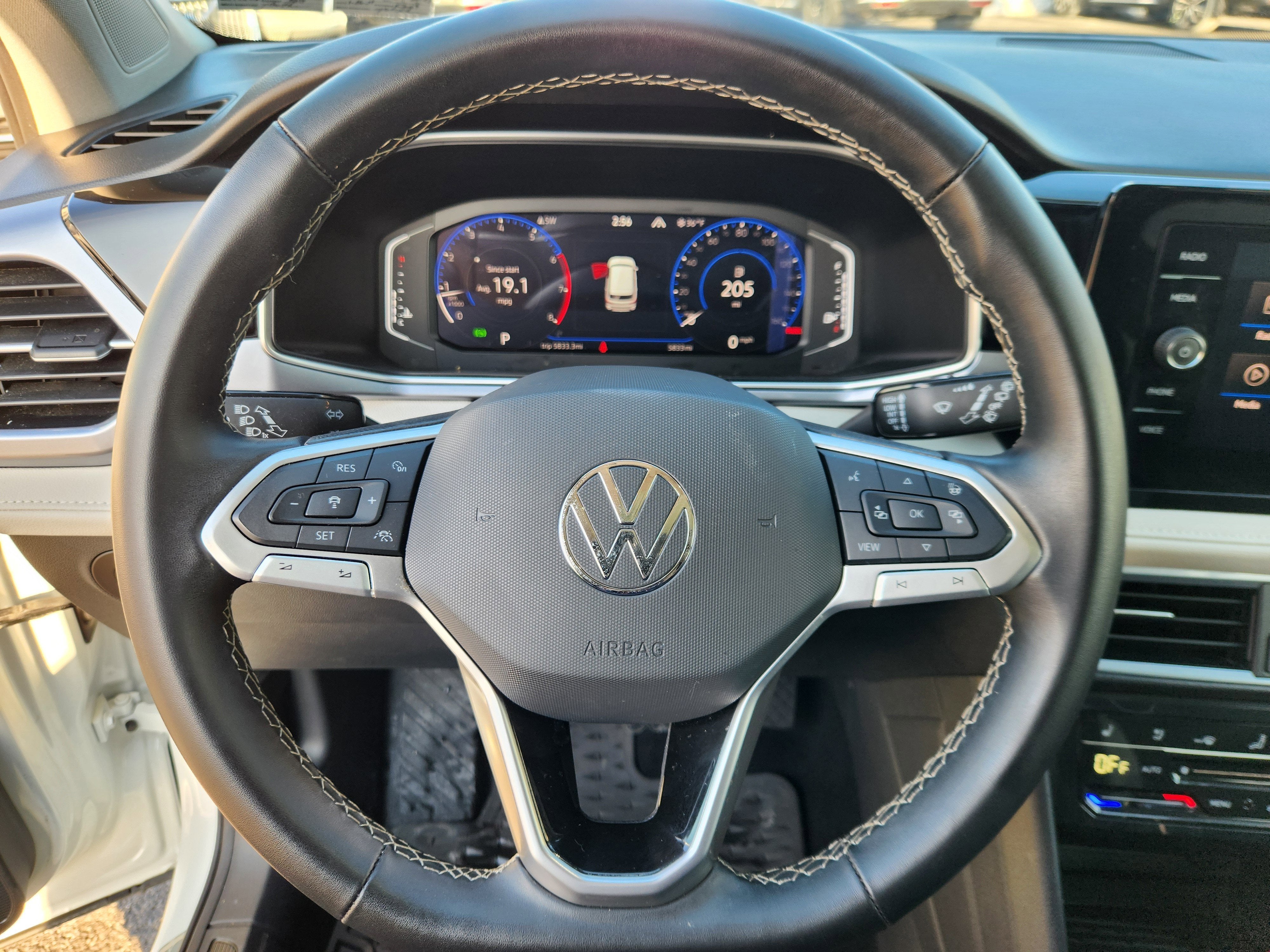 2025 Volkswagen Taos SEL