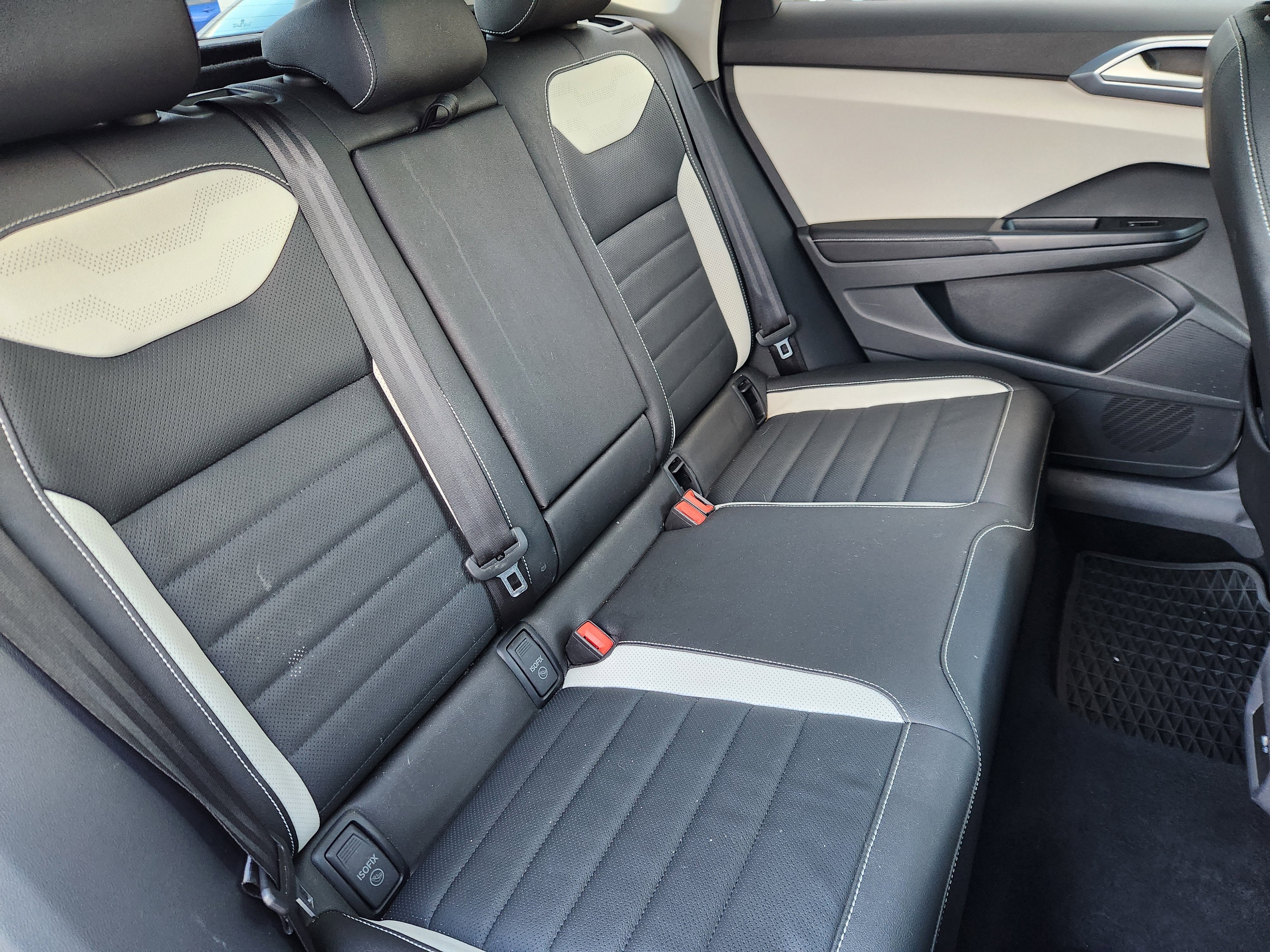 2025 Volkswagen Taos SEL