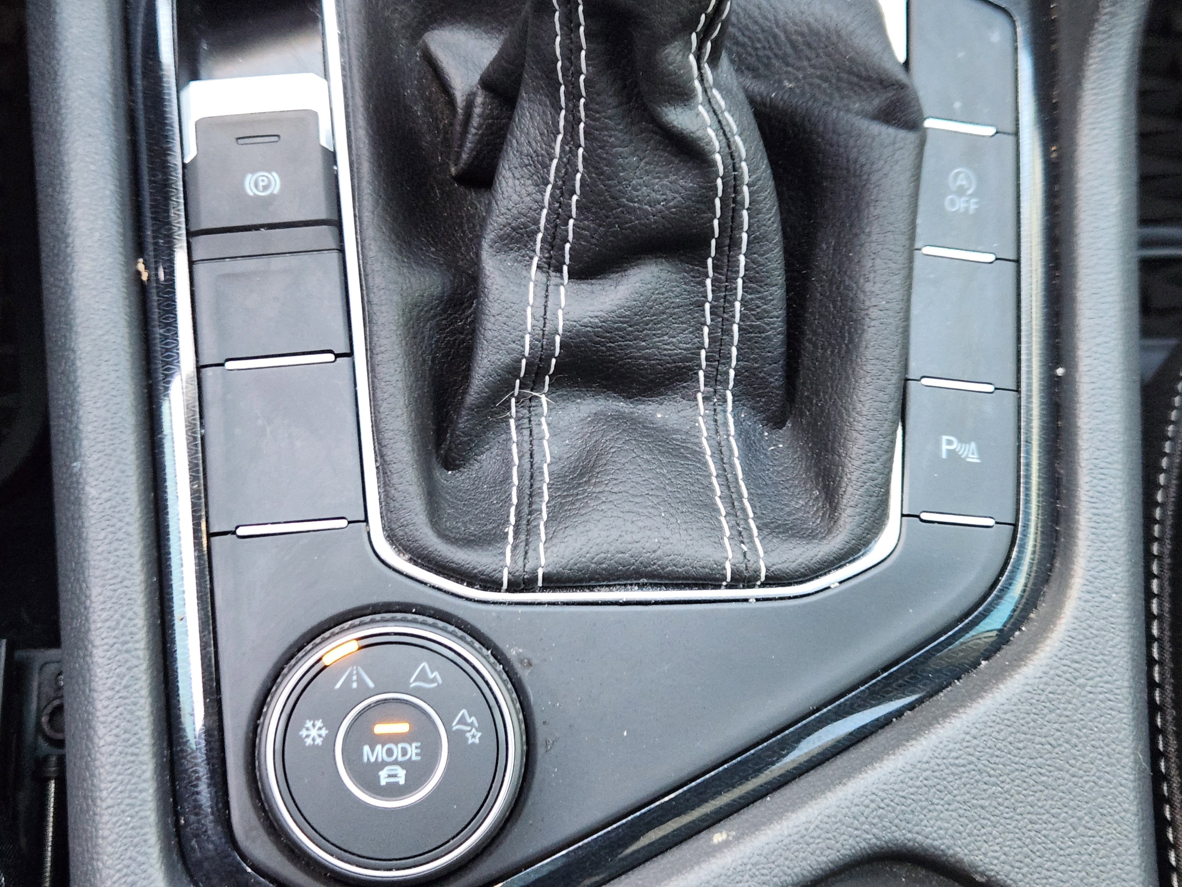 2025 Volkswagen Taos SEL