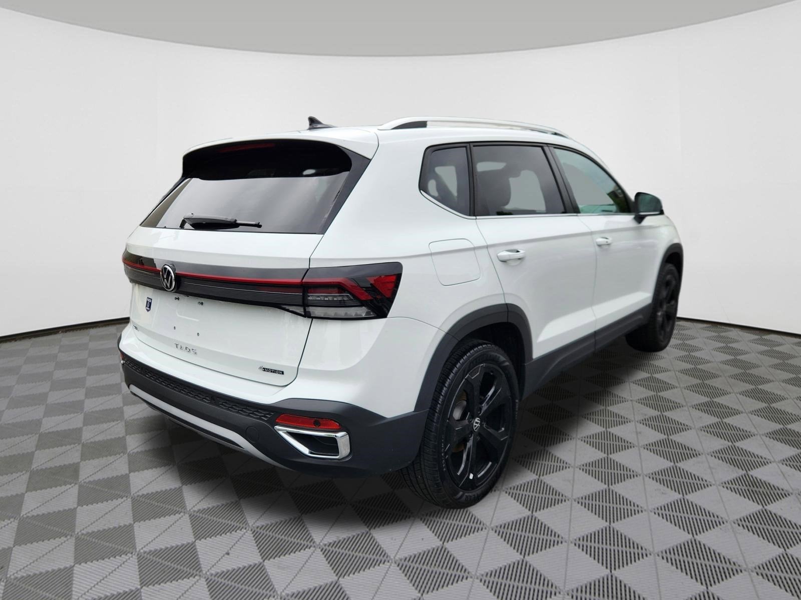 2025 Volkswagen Taos SEL