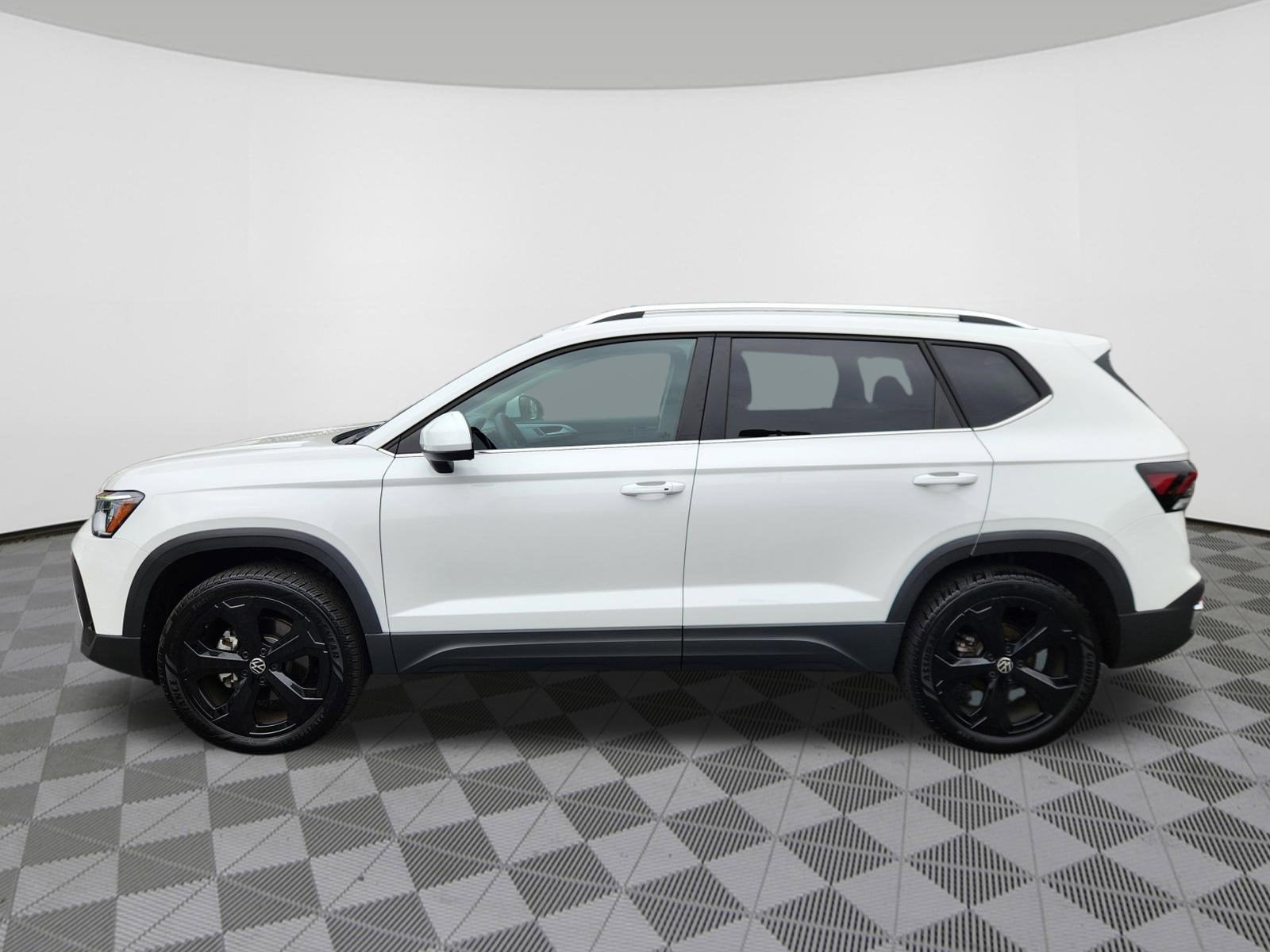 2025 Volkswagen Taos SEL