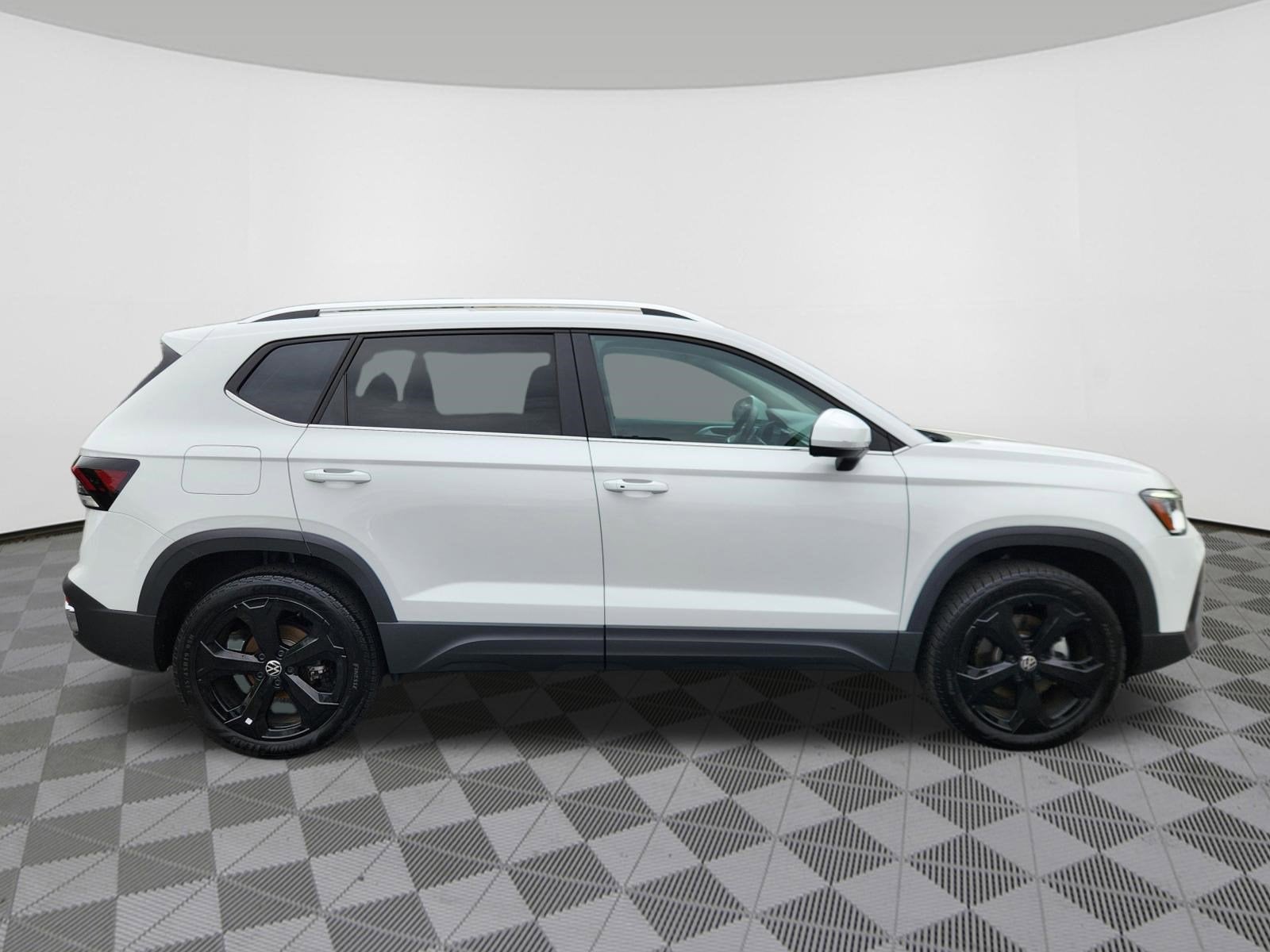 2025 Volkswagen Taos SEL