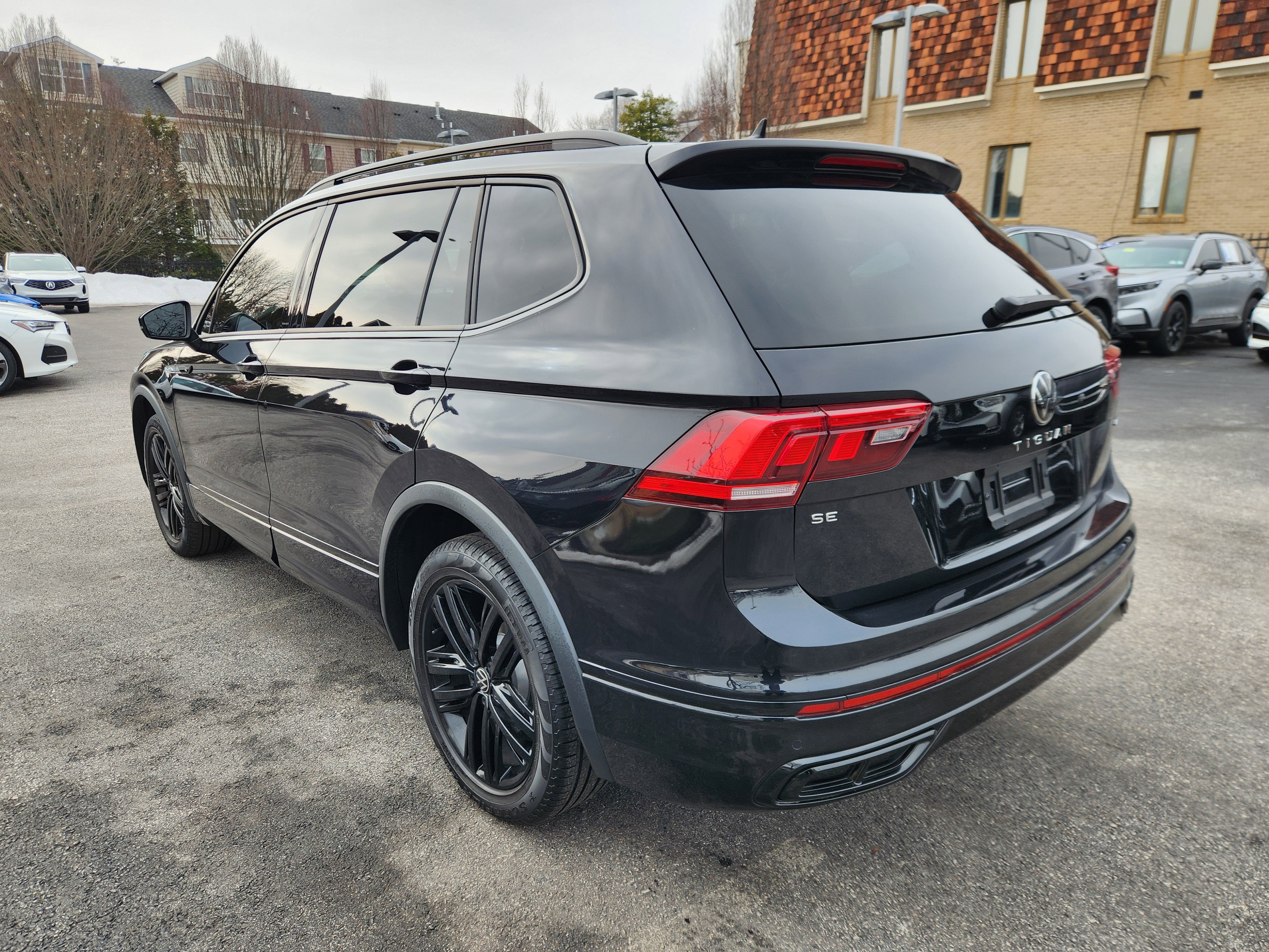 2022 Volkswagen Tiguan SE R-Line Black