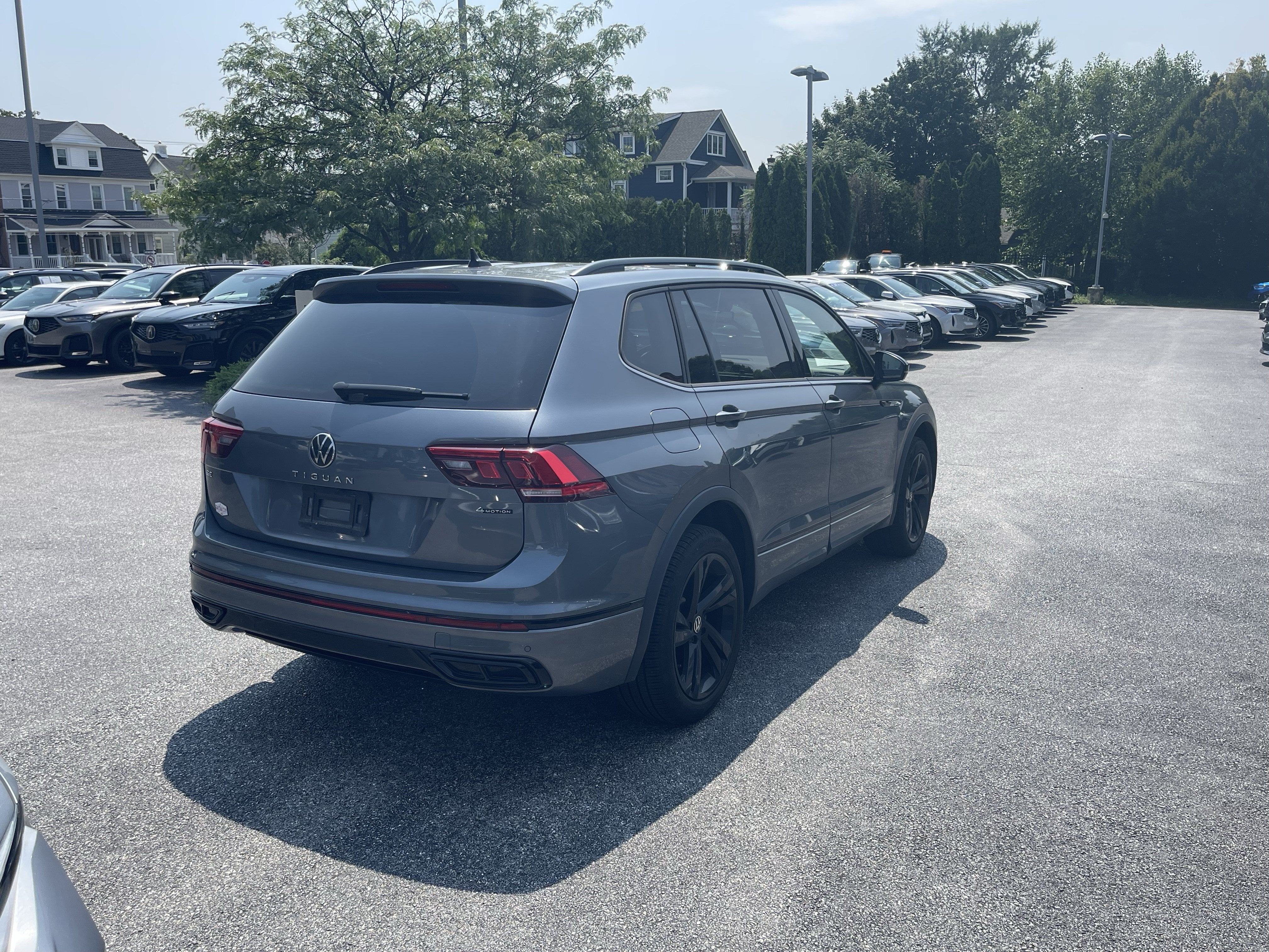 2024 Volkswagen Tiguan SE R-Line Black