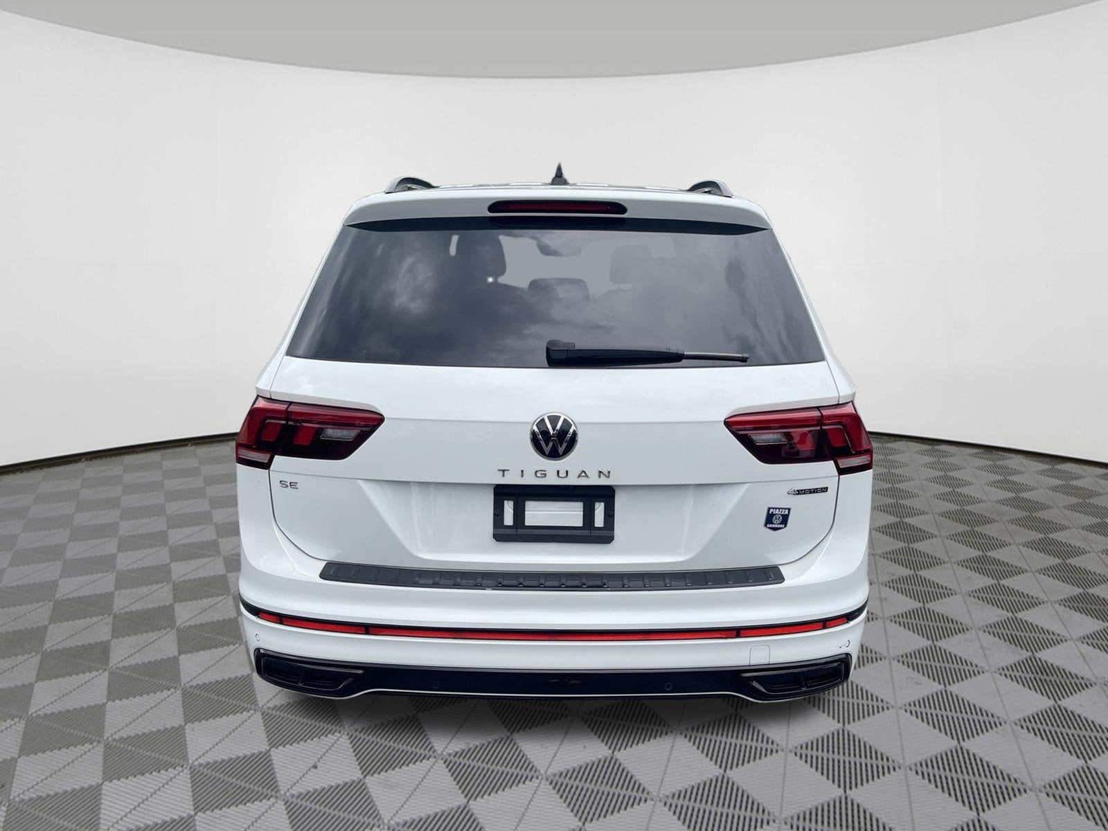 2024 Volkswagen Tiguan SE R-Line Black
