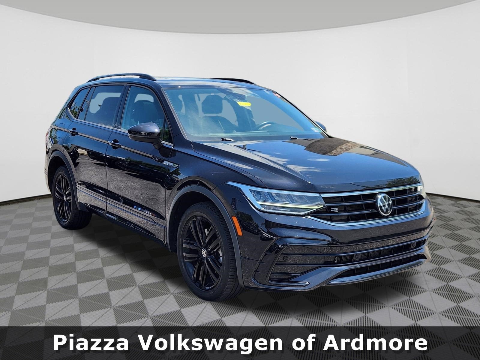 2022 Volkswagen Tiguan SE R-Line Black