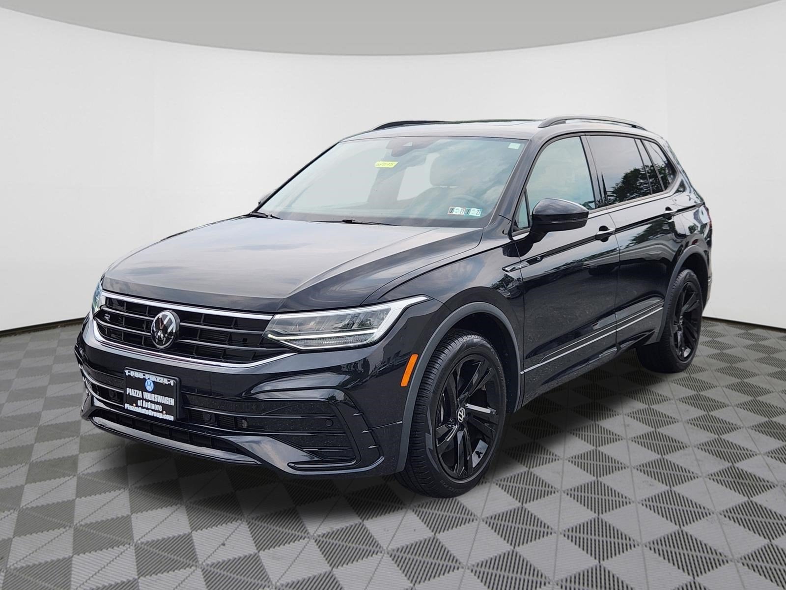 2023 Volkswagen Tiguan SE R-Line Black