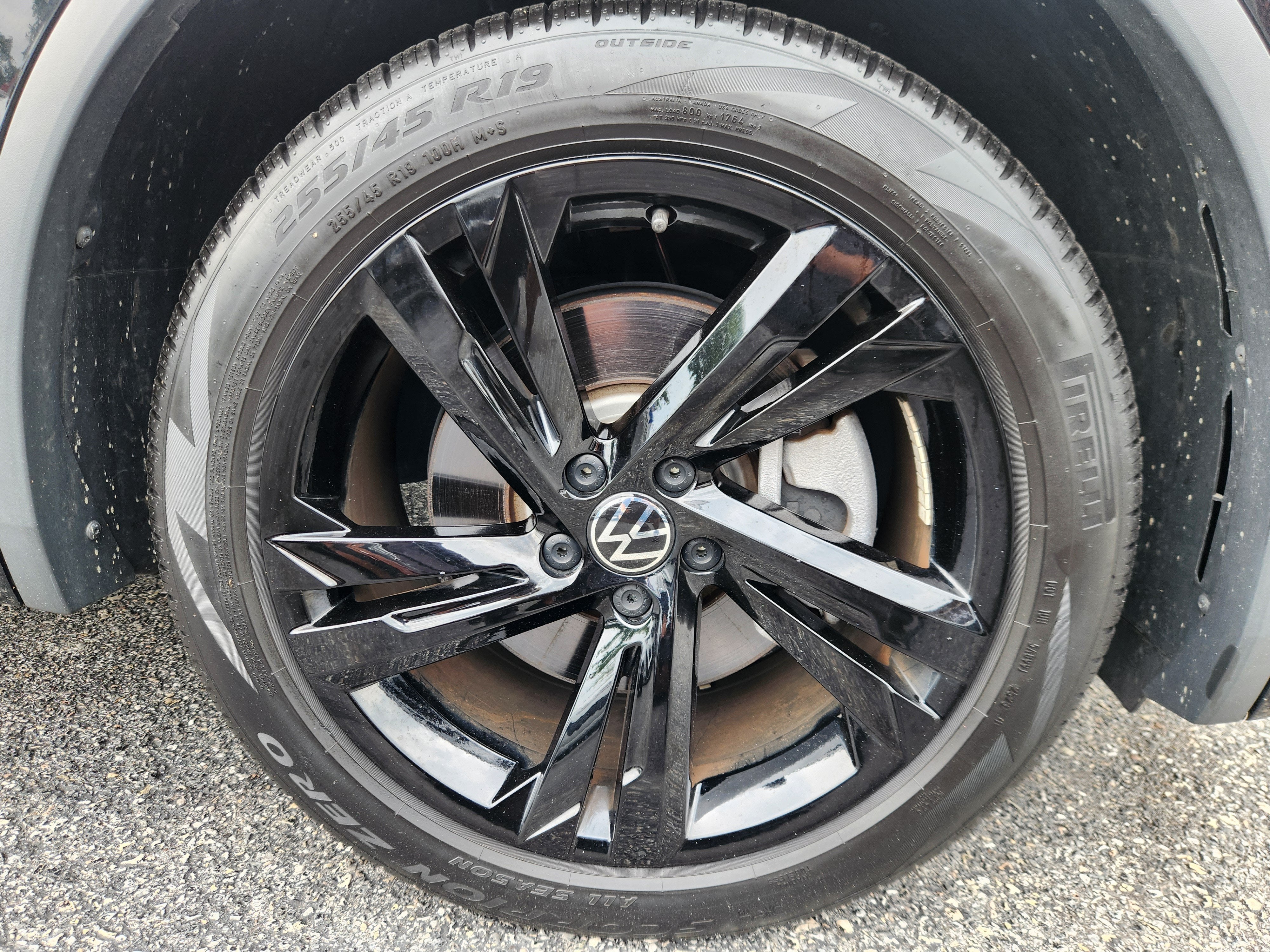 2023 Volkswagen Tiguan SE R-Line Black