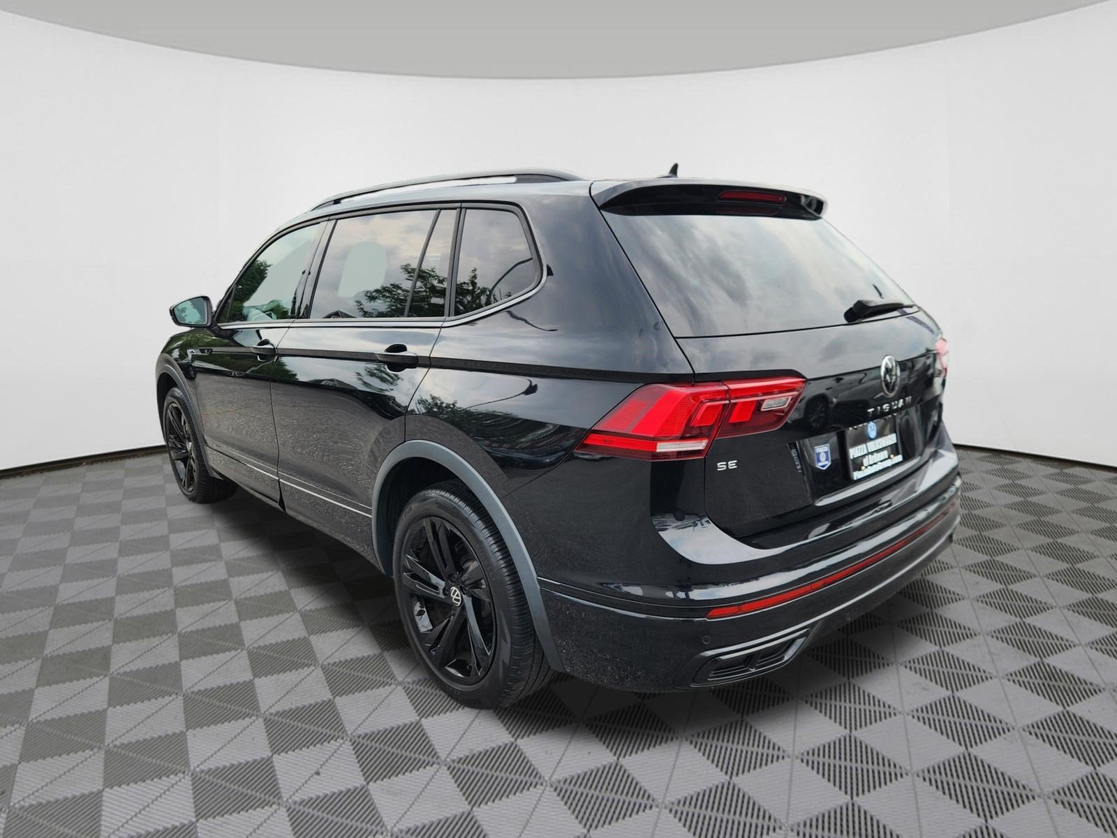 2023 Volkswagen Tiguan SE R-Line Black