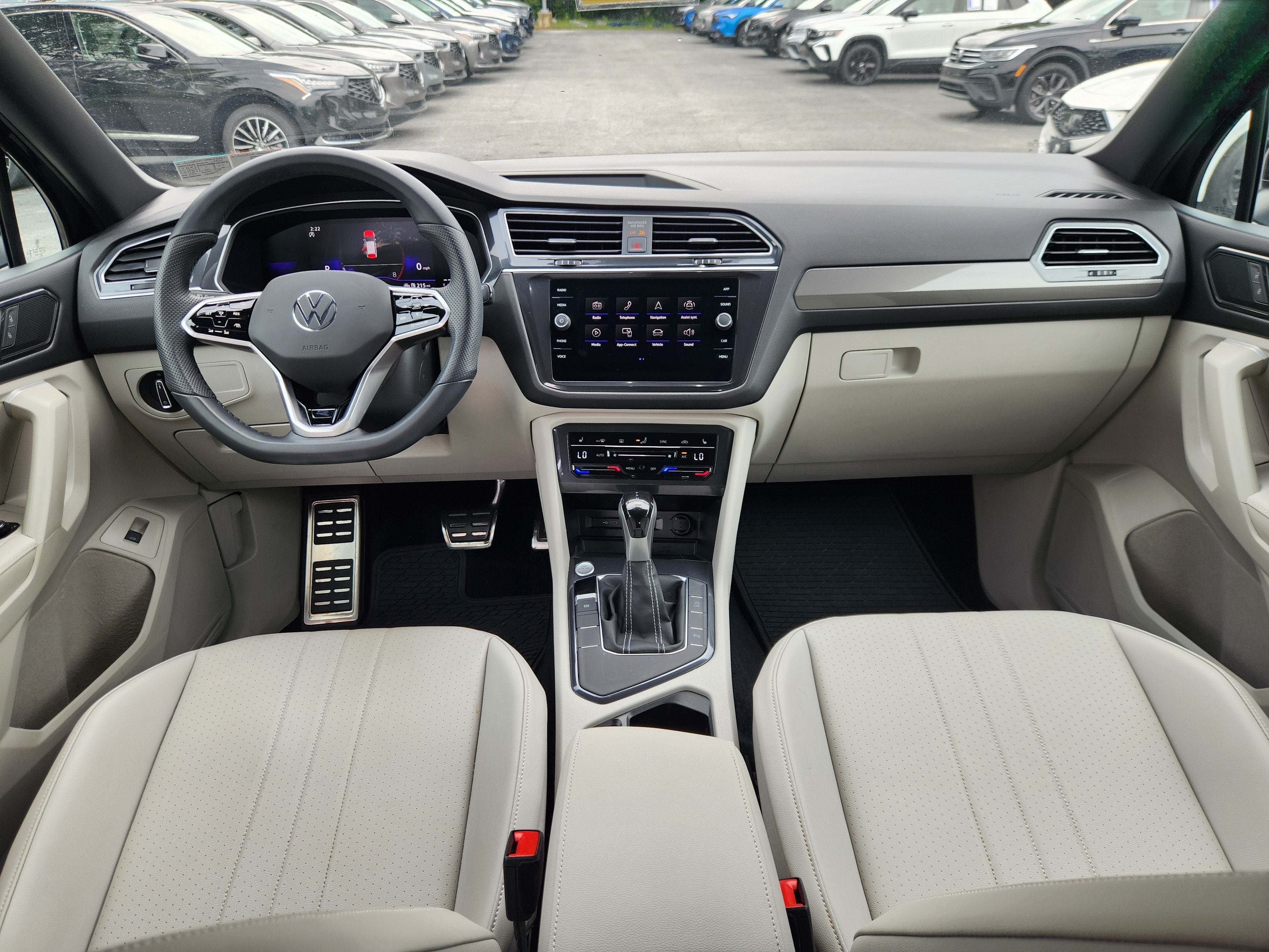 2023 Volkswagen Tiguan SE R-Line Black