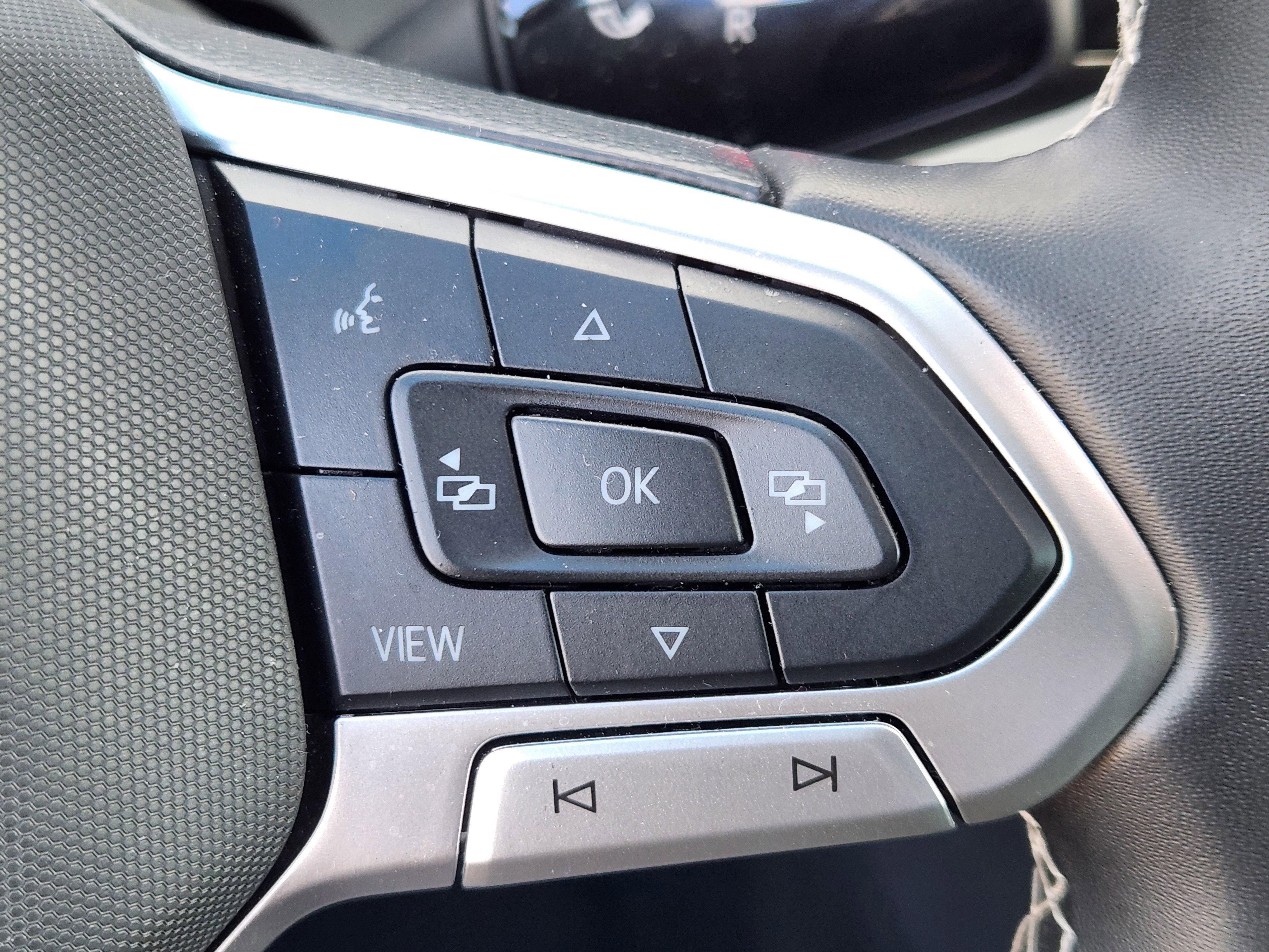 2025 Volkswagen Tiguan SE