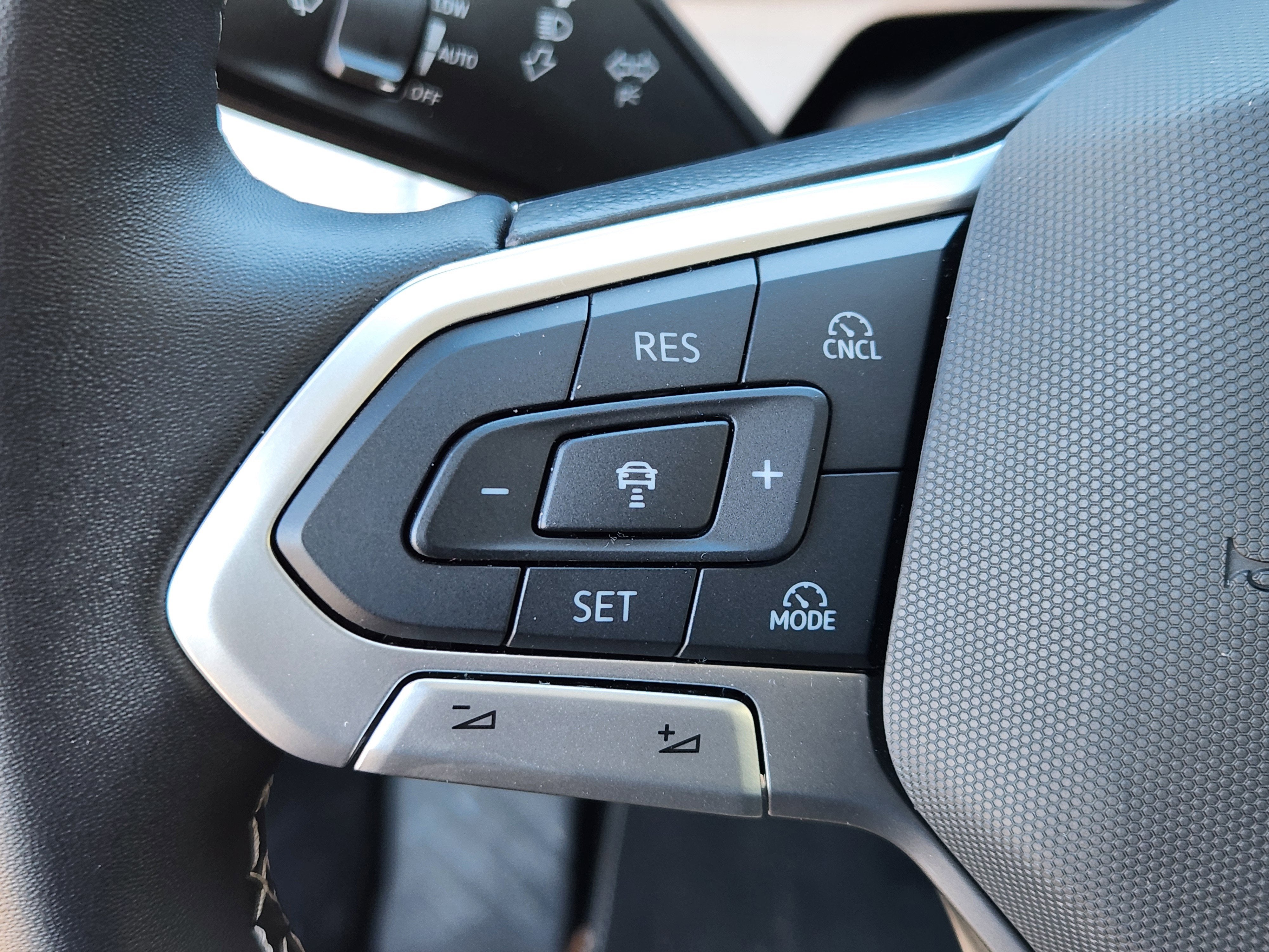 2025 Volkswagen Tiguan SE