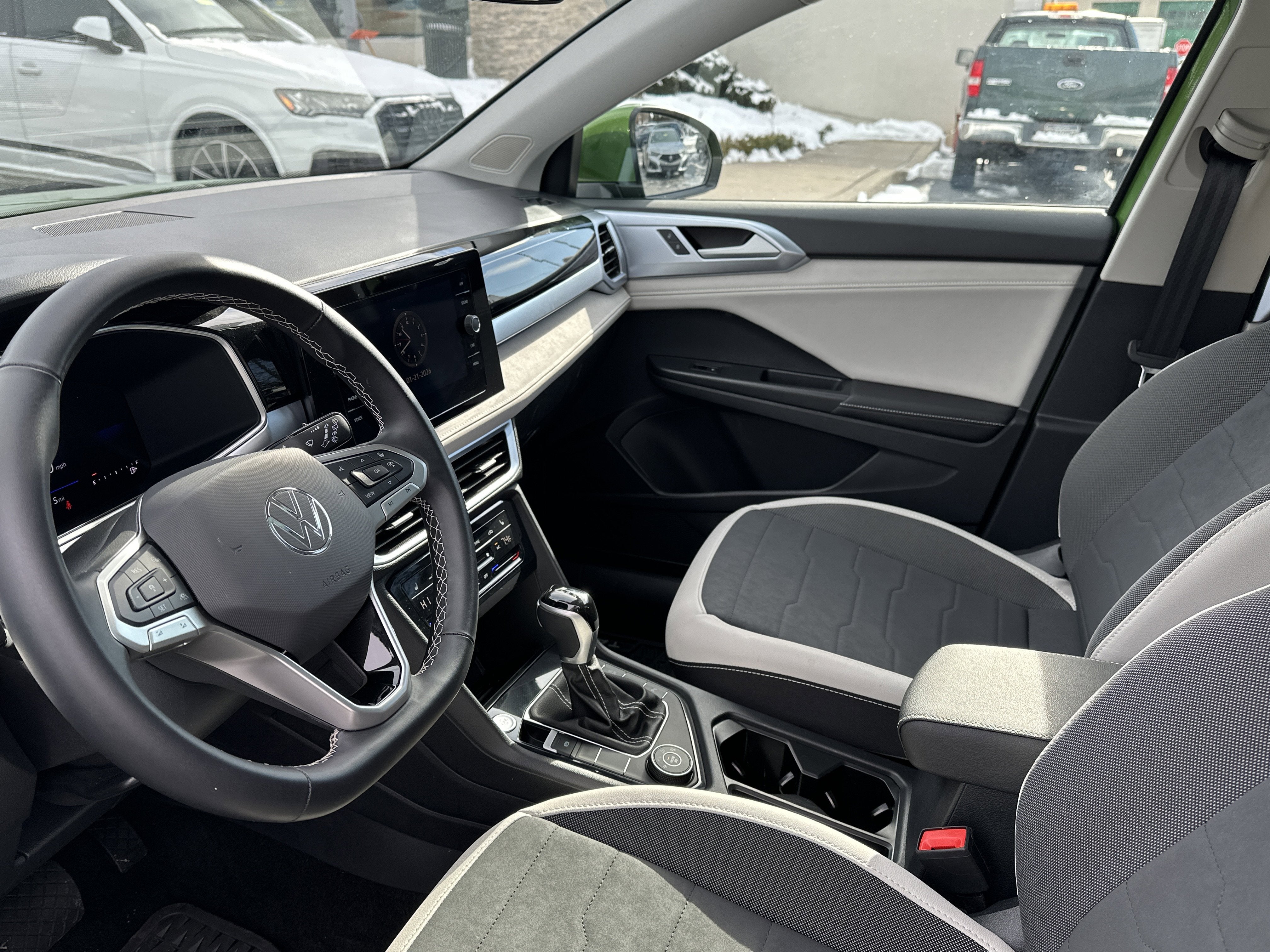 2025 Volkswagen Taos SE