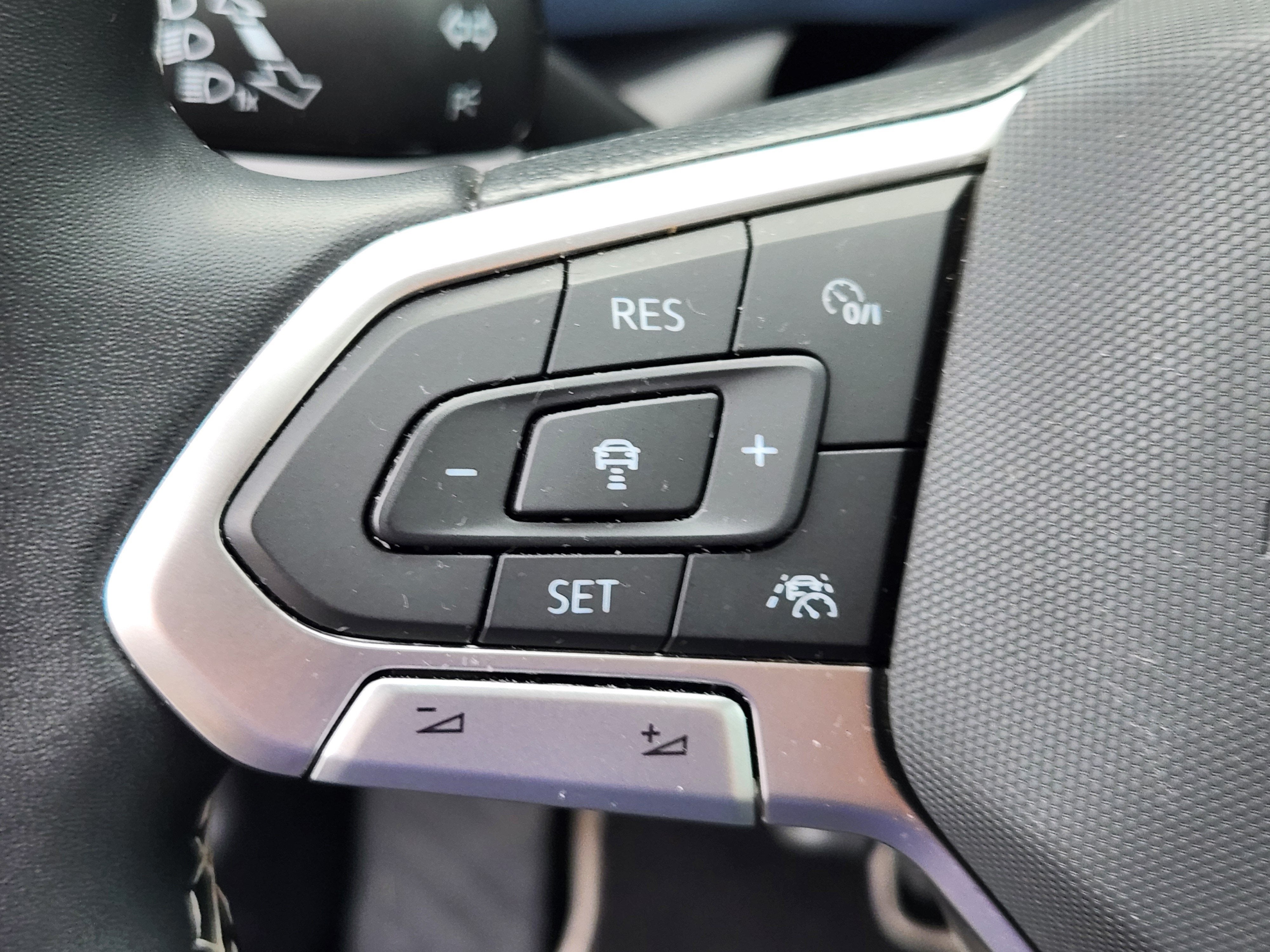 2023 Volkswagen Taos SE
