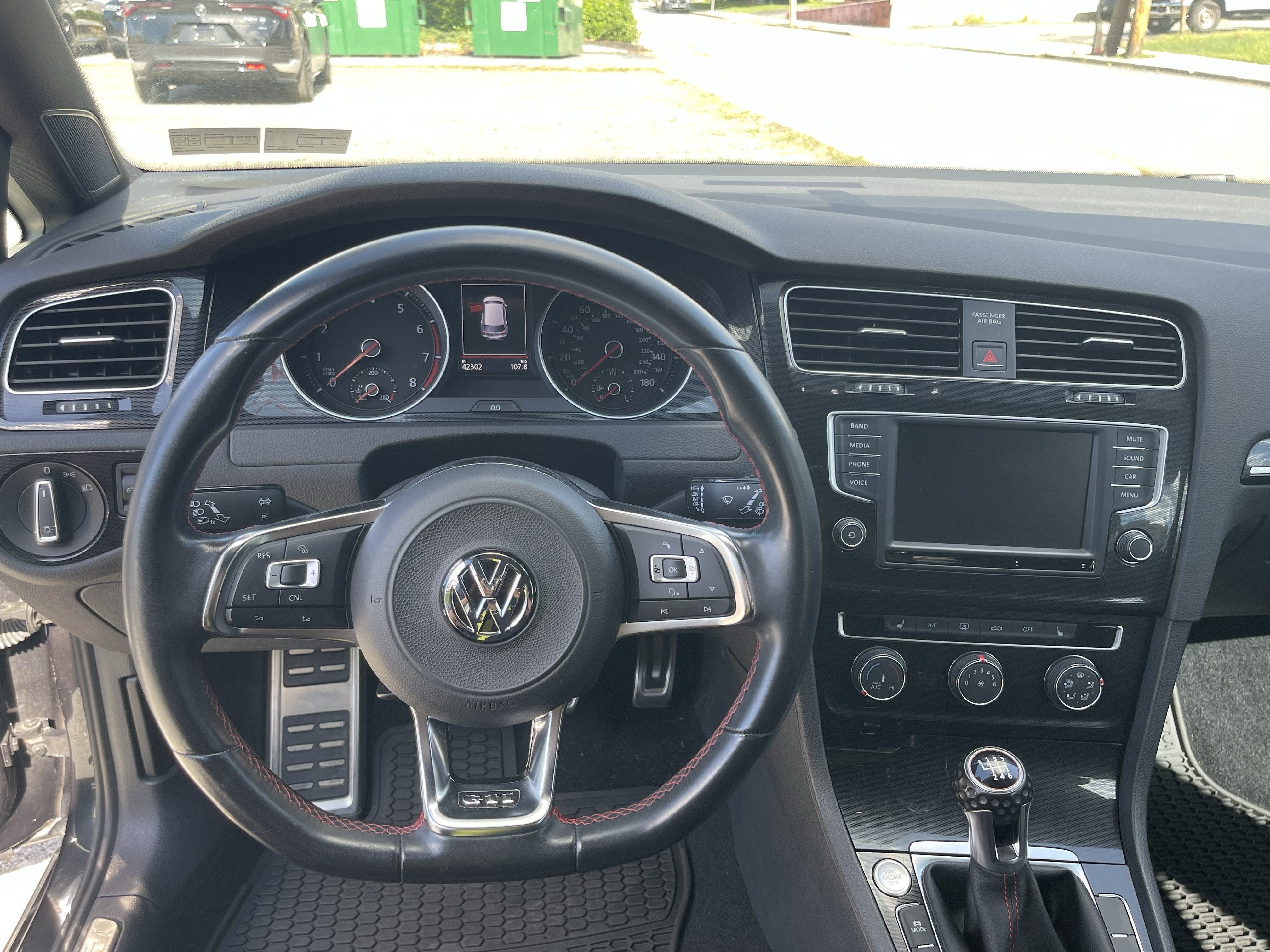 2017 Volkswagen Golf GTI Sport