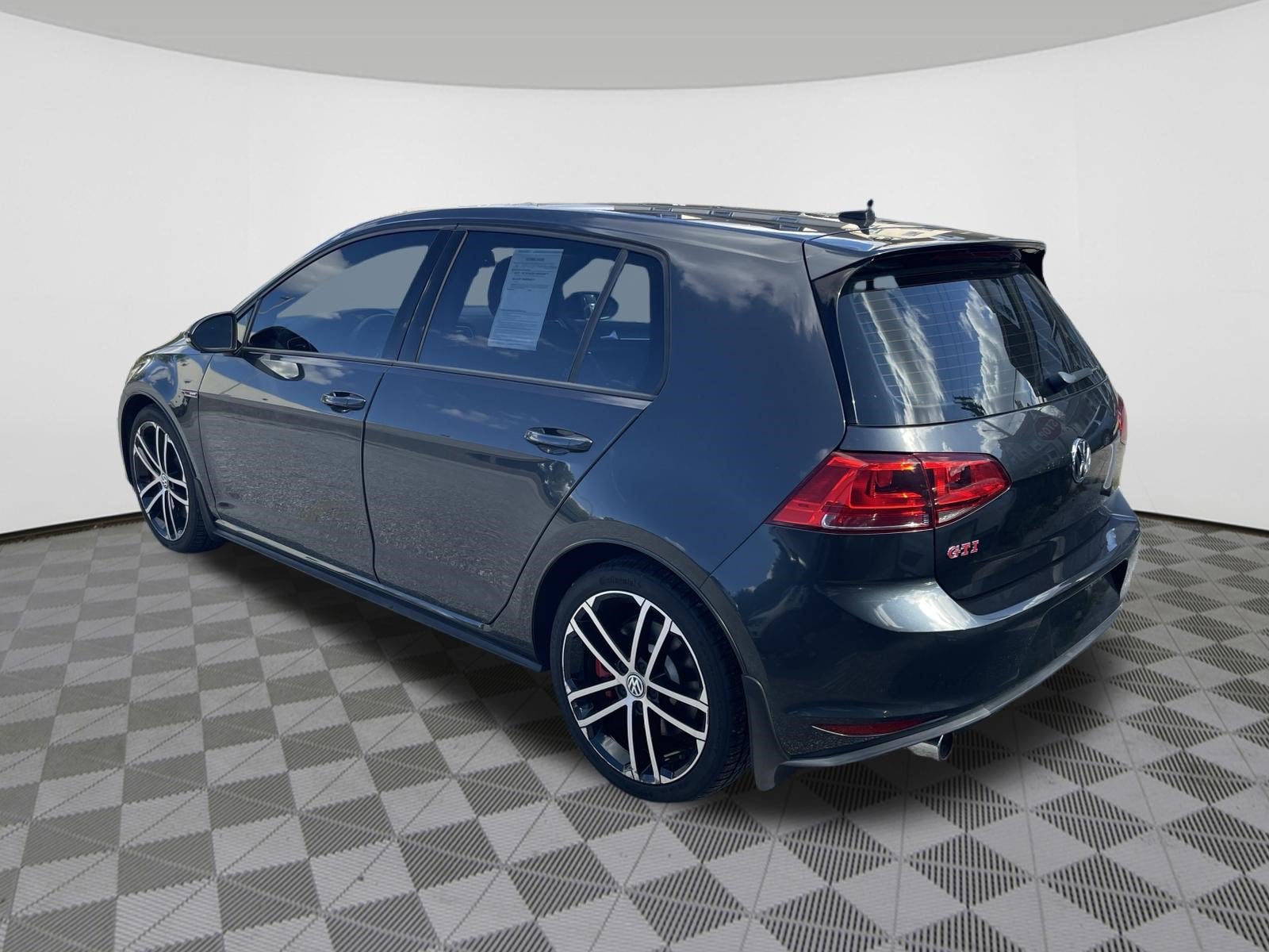 2017 Volkswagen Golf GTI Sport