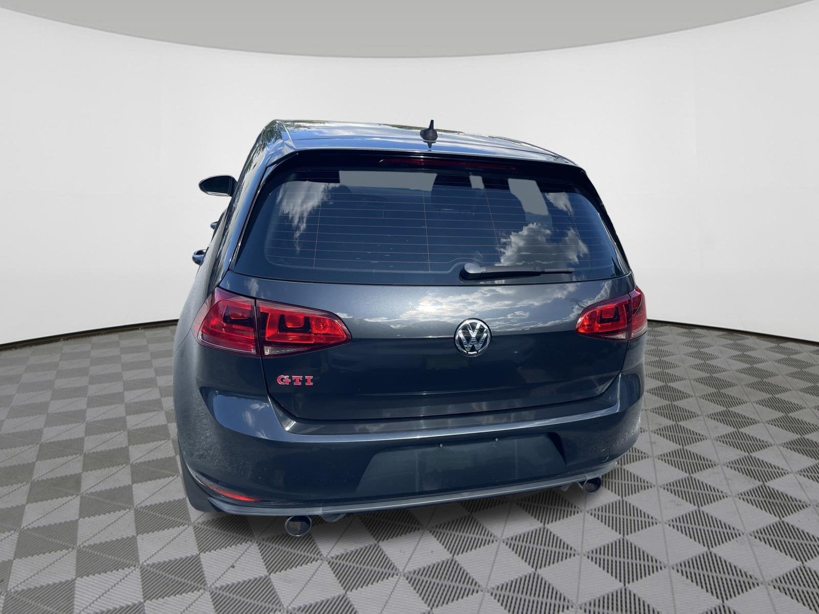 2017 Volkswagen Golf GTI Sport