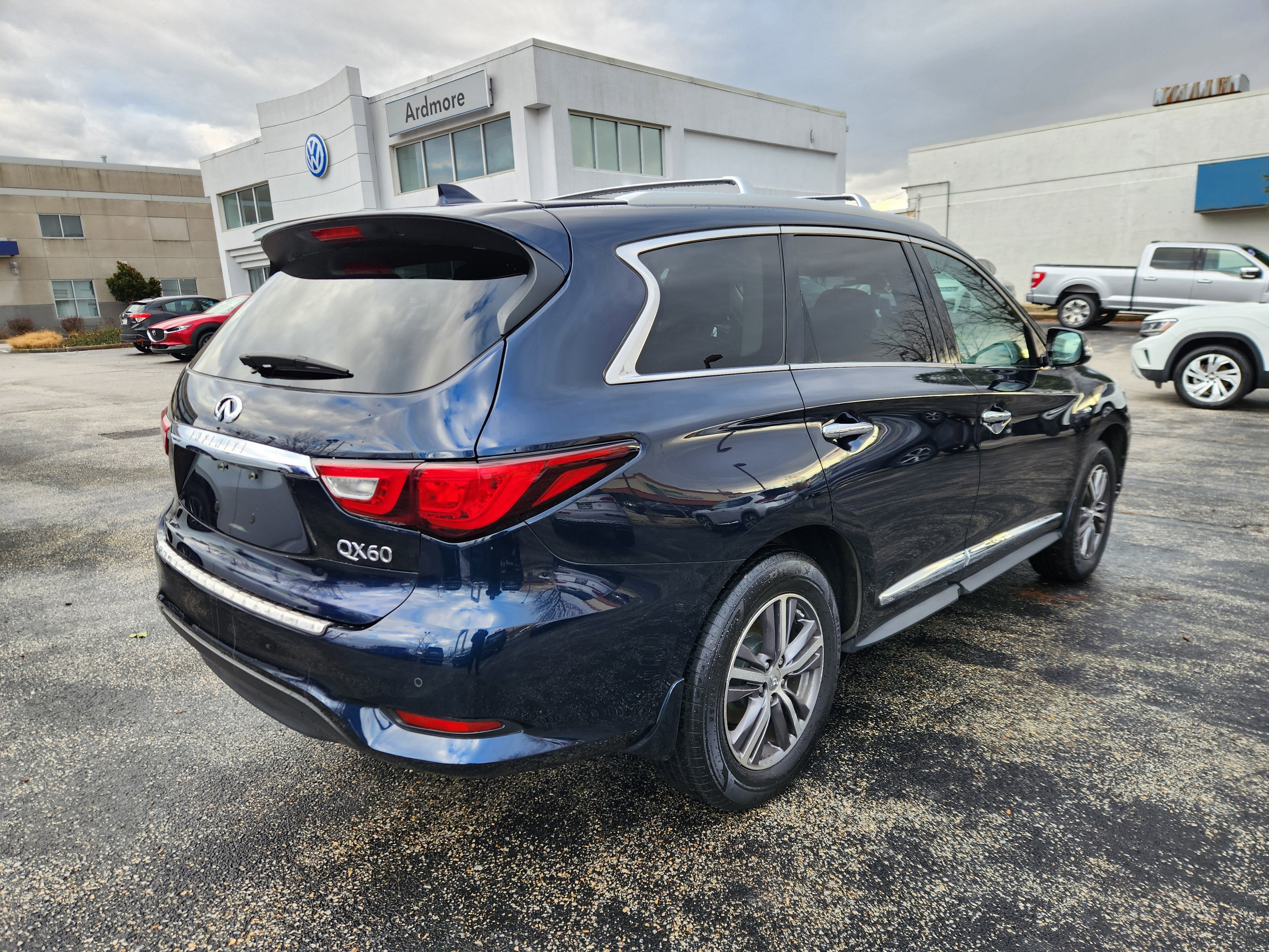 2017 INFINITI QX60 Base