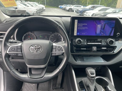 2023 Toyota Highlander Base