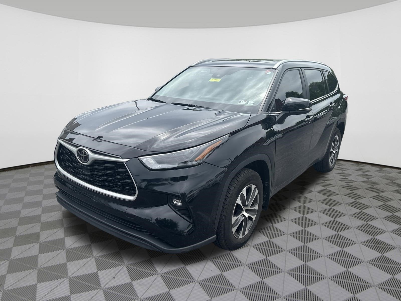 2023 Toyota Highlander Base