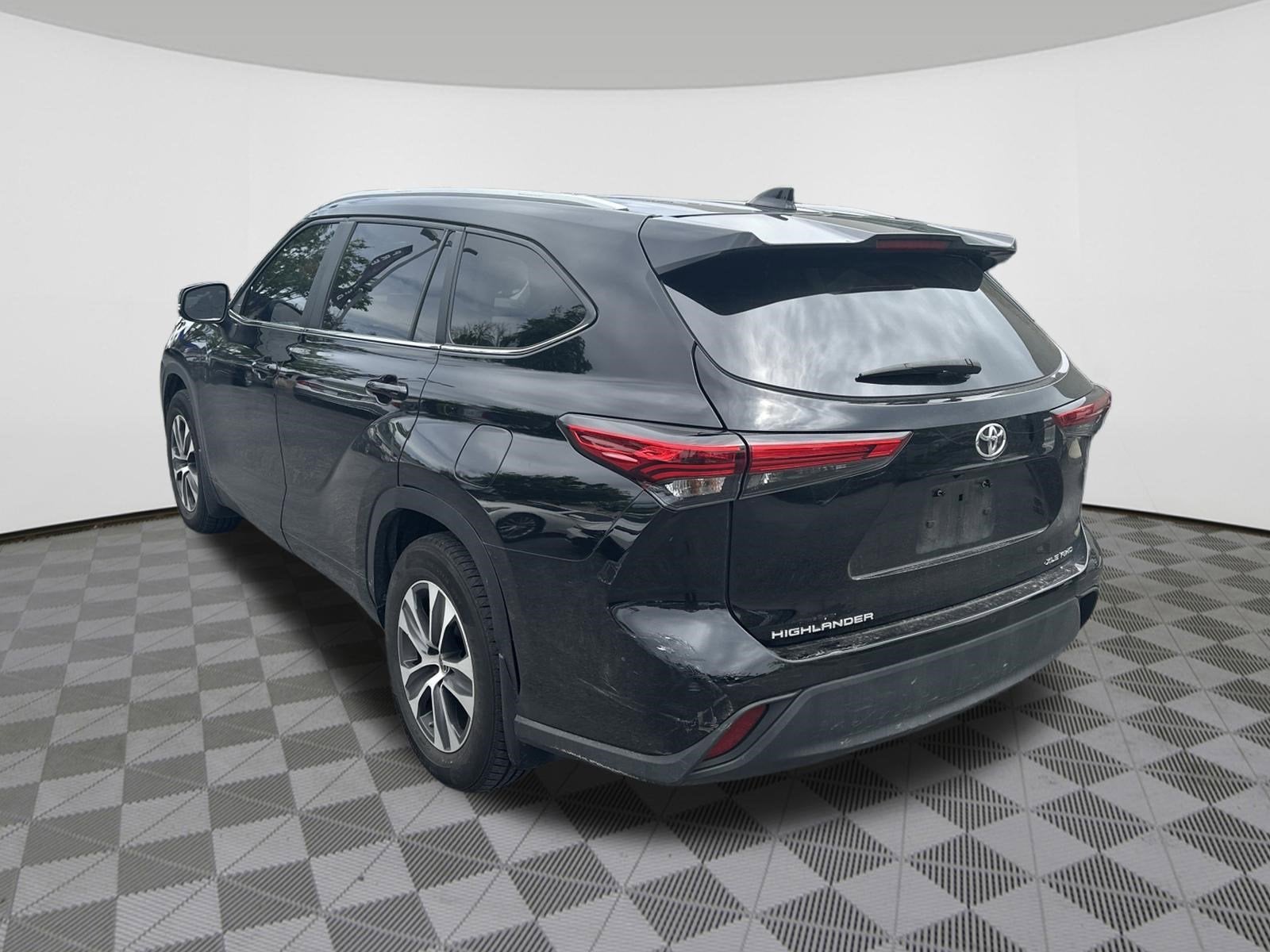 2023 Toyota Highlander Base