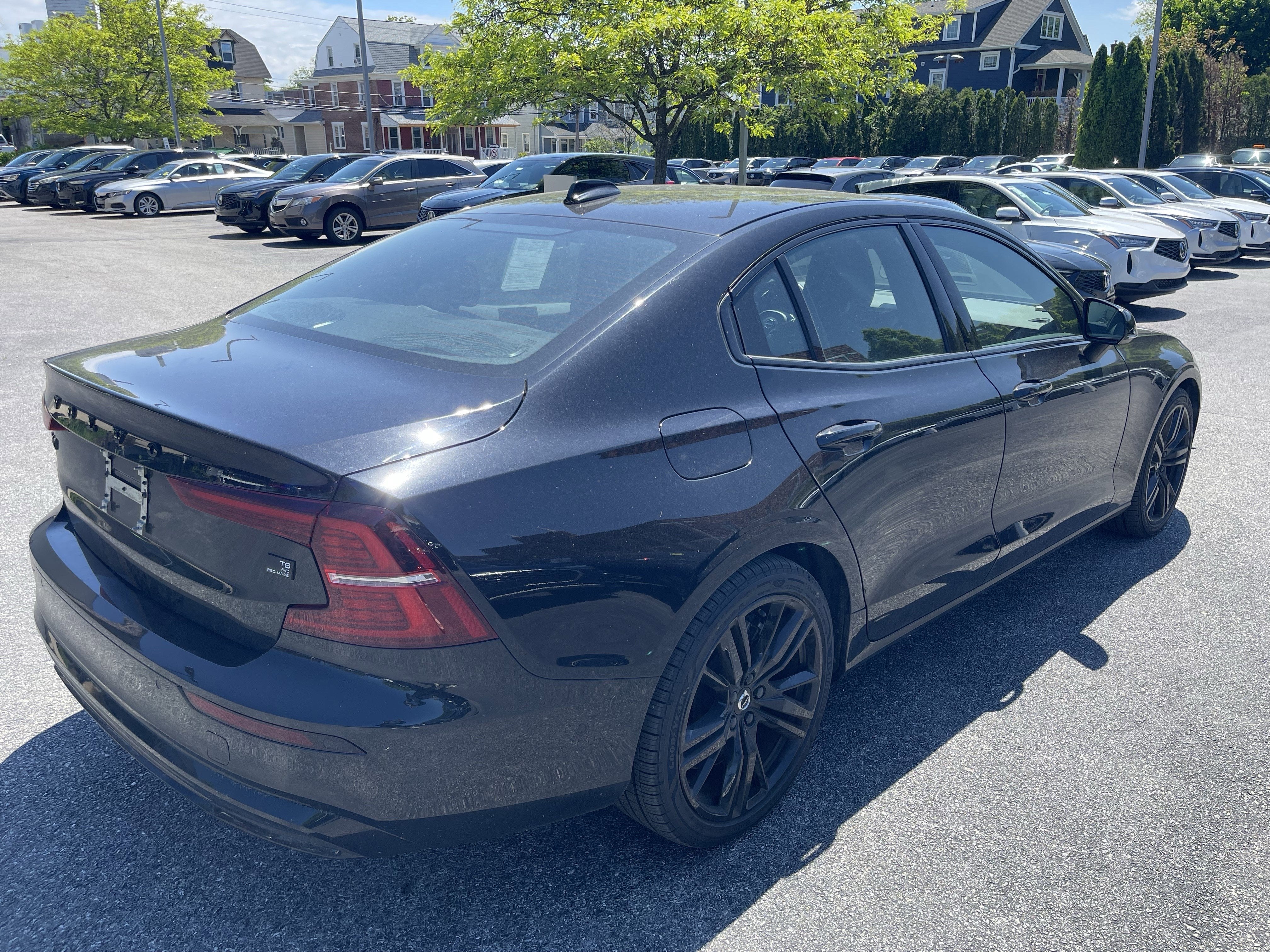 2023 Volvo S60 Recharge Plug-In Hybrid Plus Black Edition