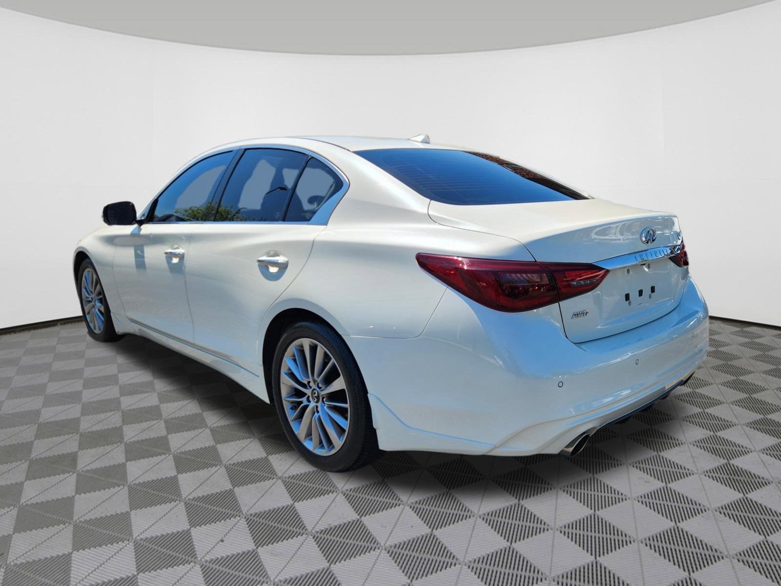2023 INFINITI Q50 LUXE