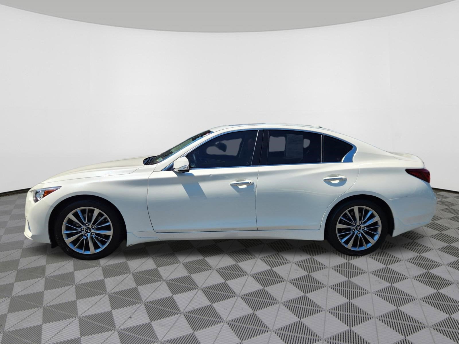 2023 INFINITI Q50 LUXE