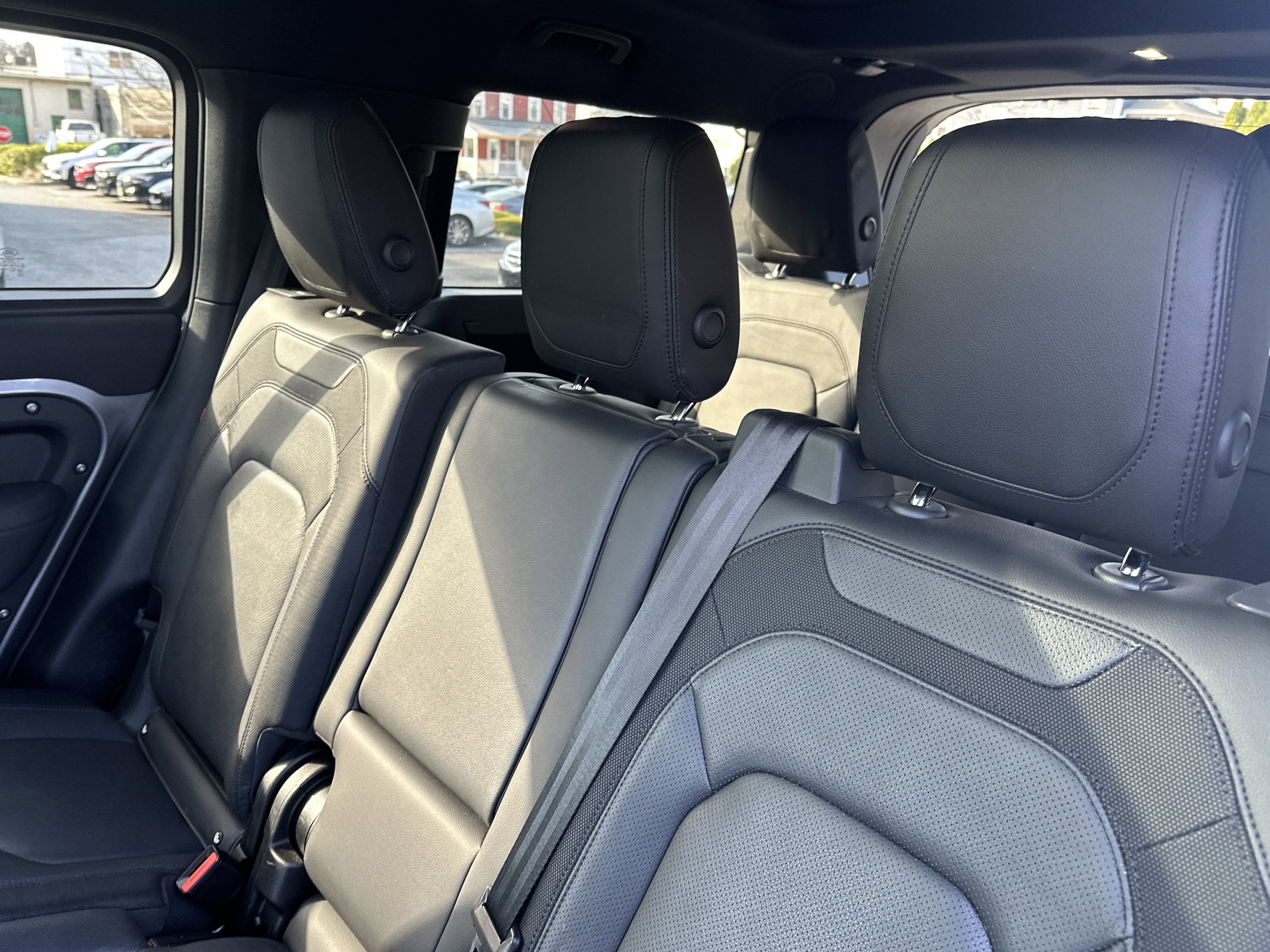 2023 Land Rover Defender X-Dynamic SE