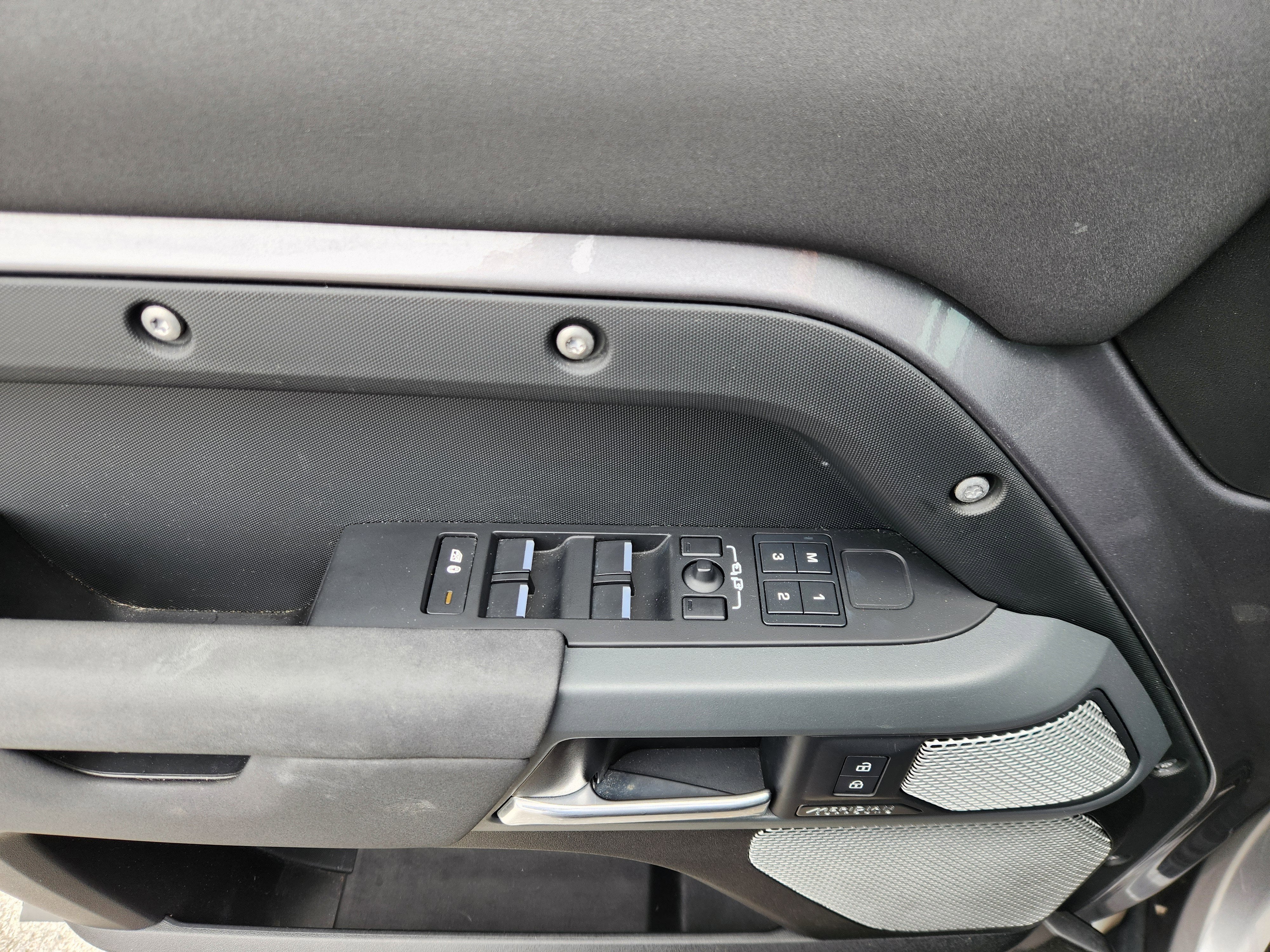 2023 Land Rover Defender X-Dynamic SE