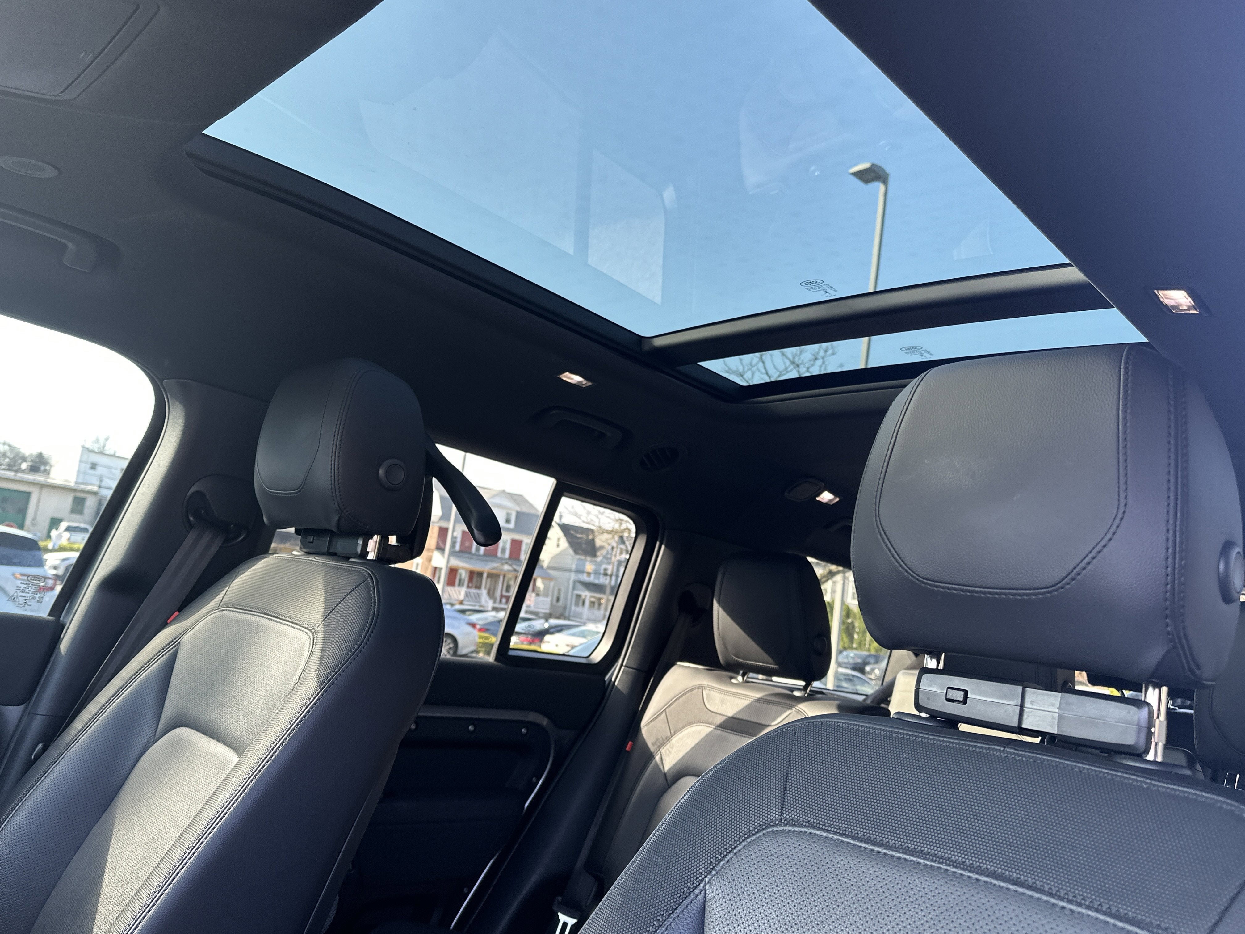 2023 Land Rover Defender X-Dynamic SE