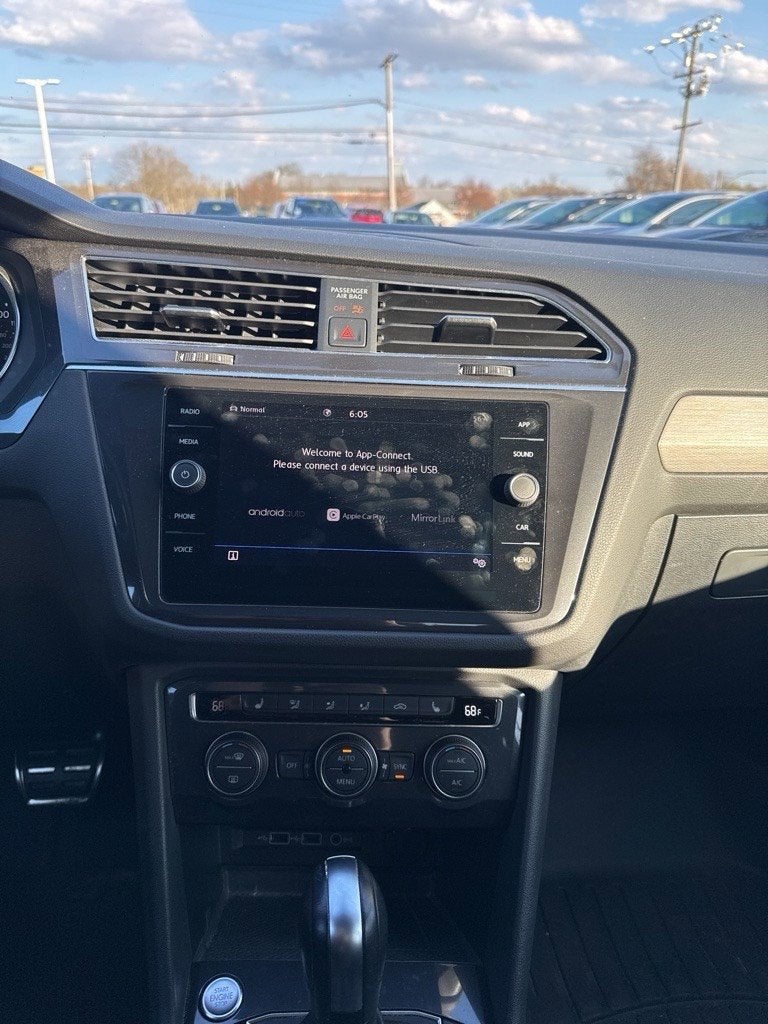 2020 Volkswagen Tiguan SE R-Line Black