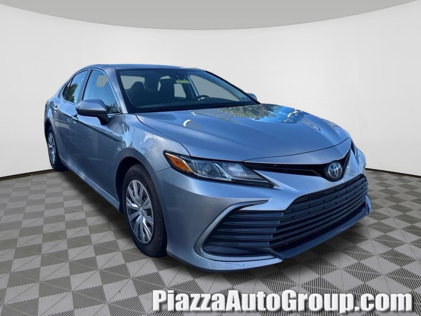2022 Toyota Camry Hybrid LE