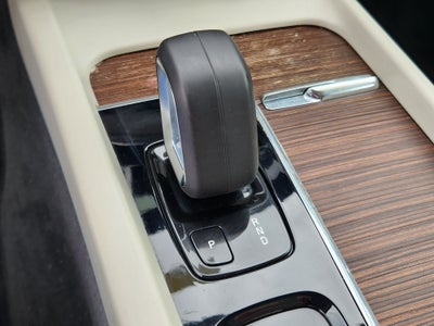 2022 Volvo XC60 Momentum