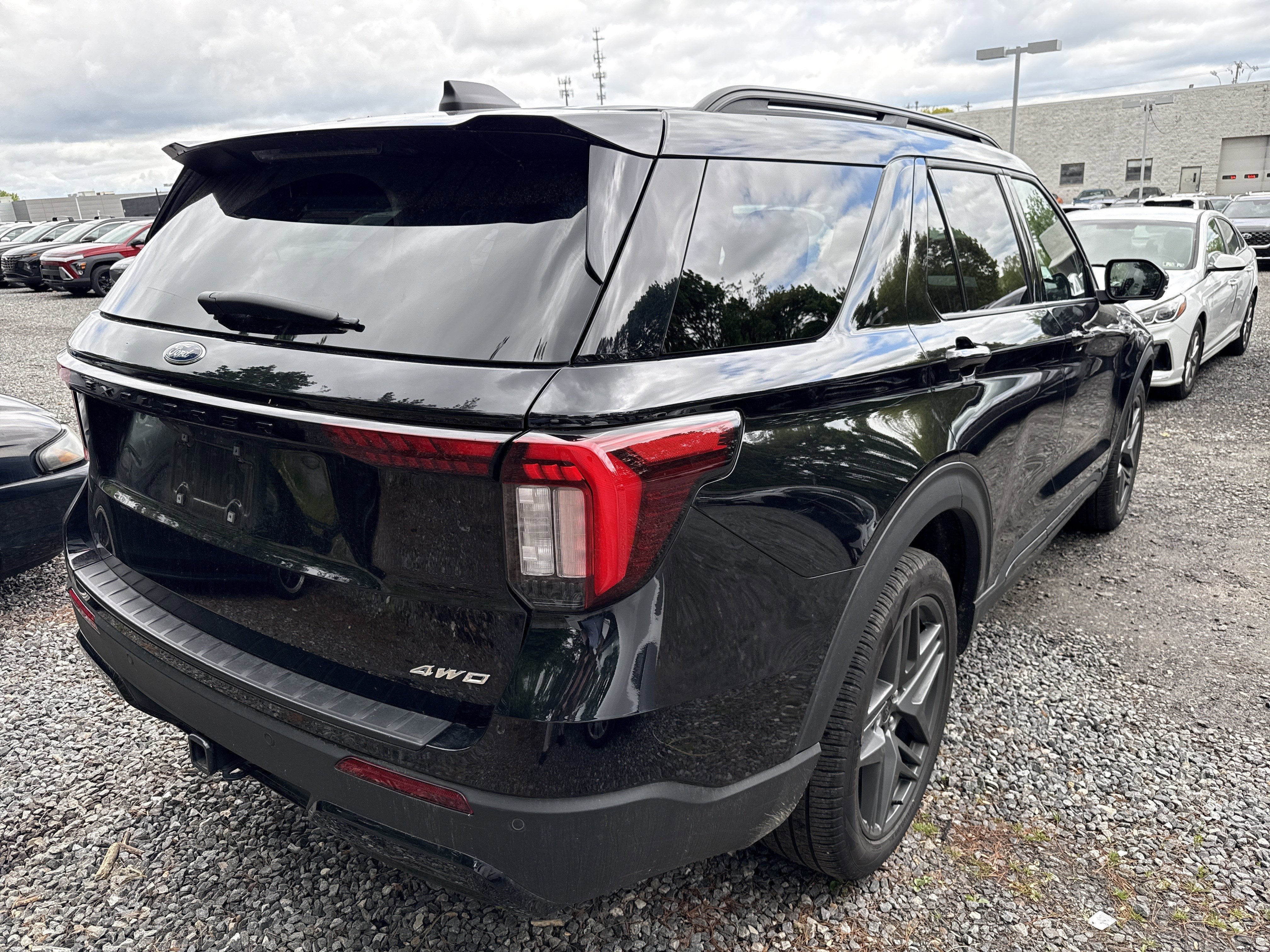 2025 Ford Explorer ST-Line