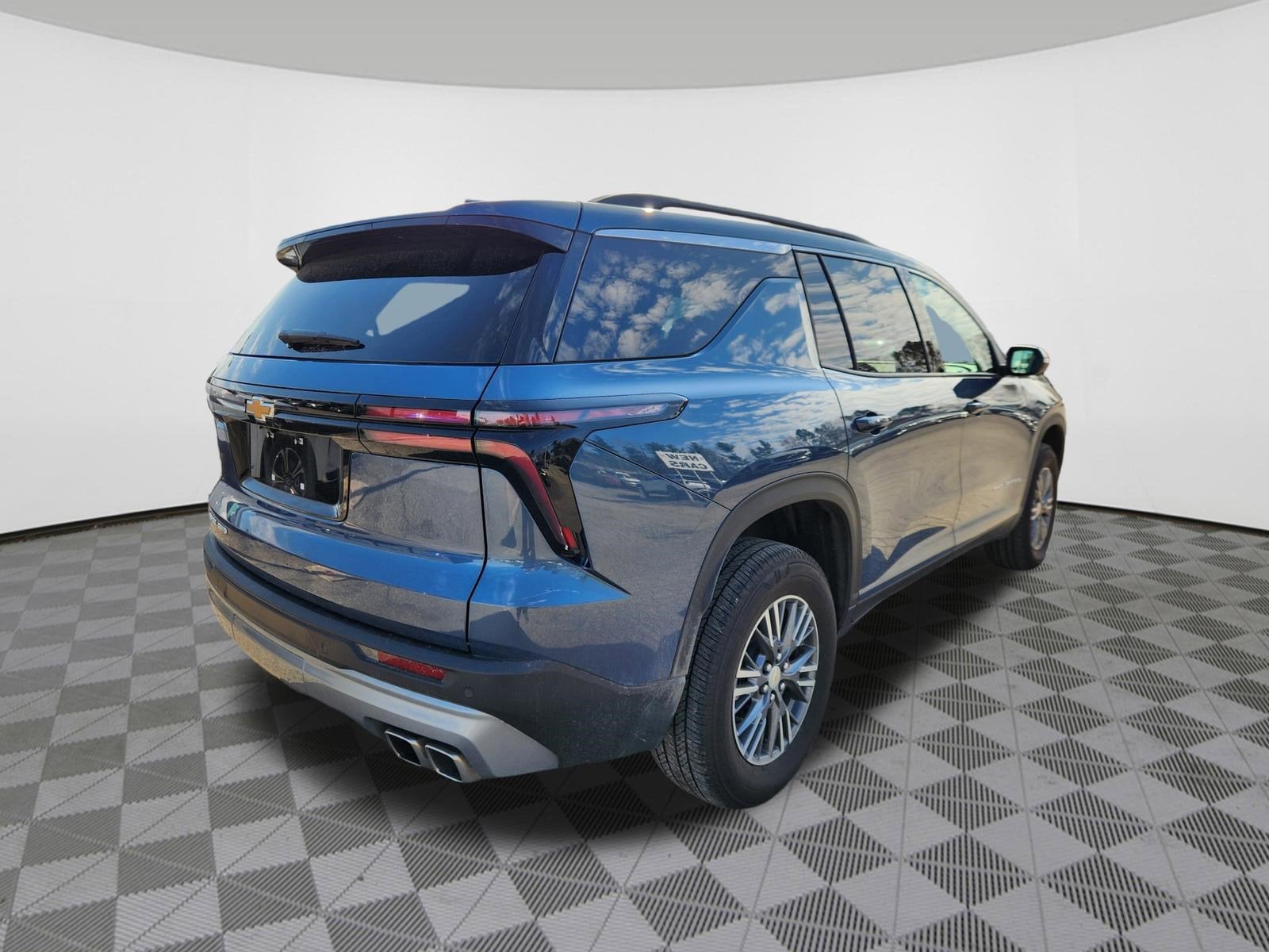 2025 Chevrolet Traverse AWD LT