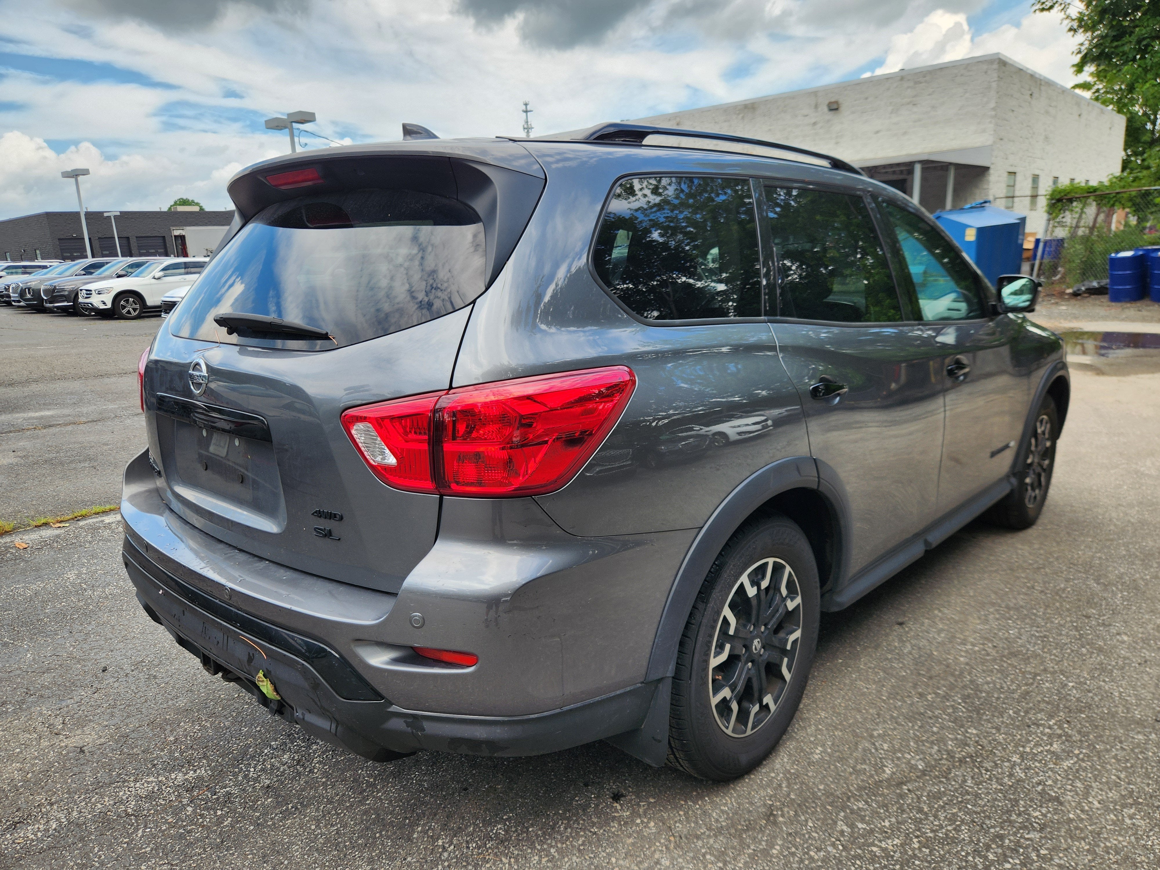 2020 Nissan Pathfinder SL