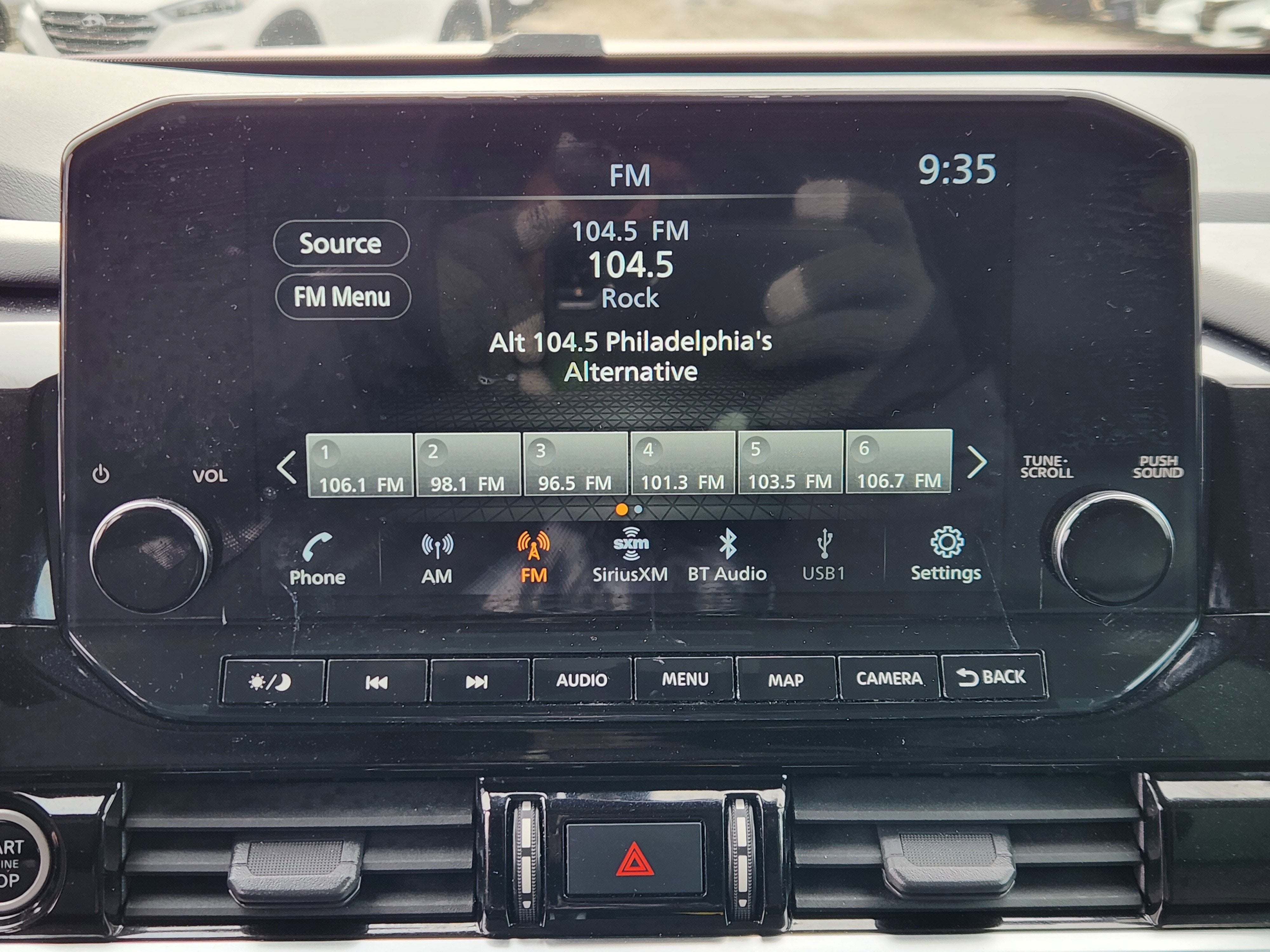 2022 Nissan Pathfinder SL