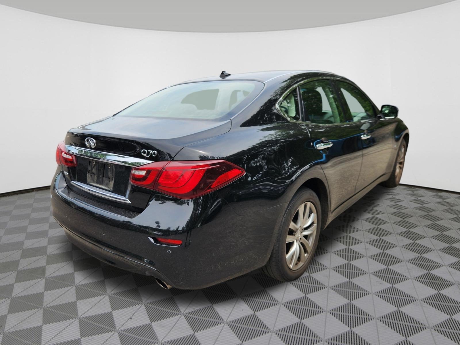 2015 INFINITI Q70 3.7