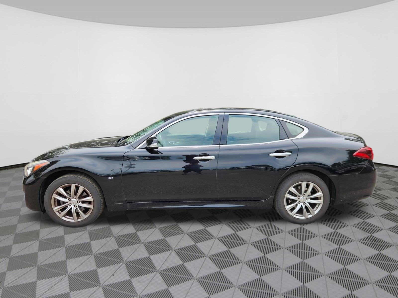 2015 INFINITI Q70 3.7